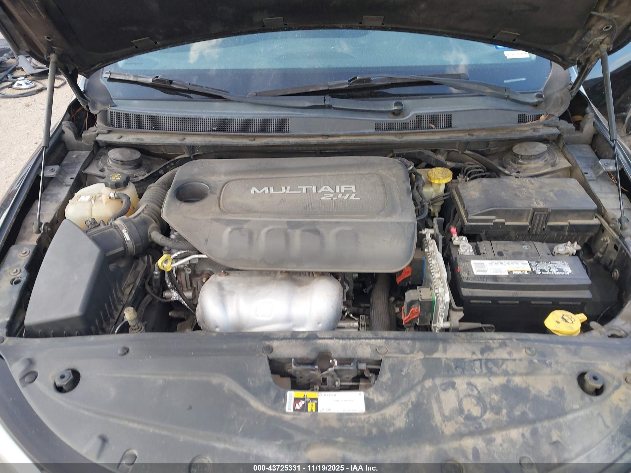 CHRYSLER 200 image 10