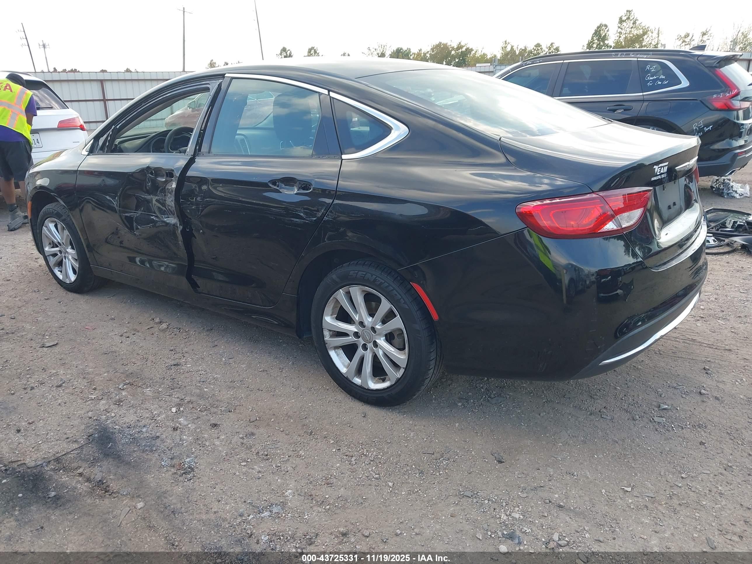 CHRYSLER 200 image 3