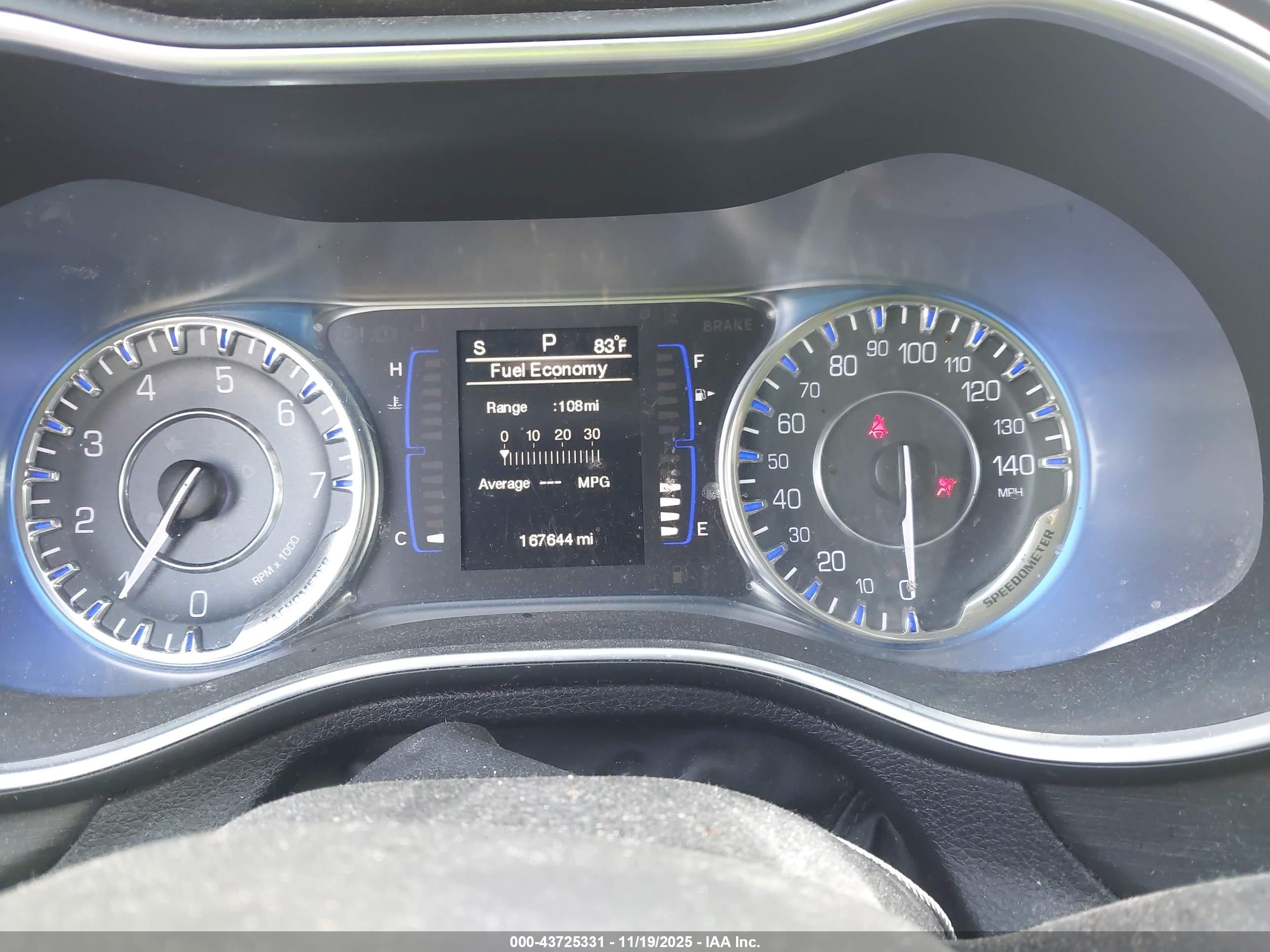 CHRYSLER 200 image 7