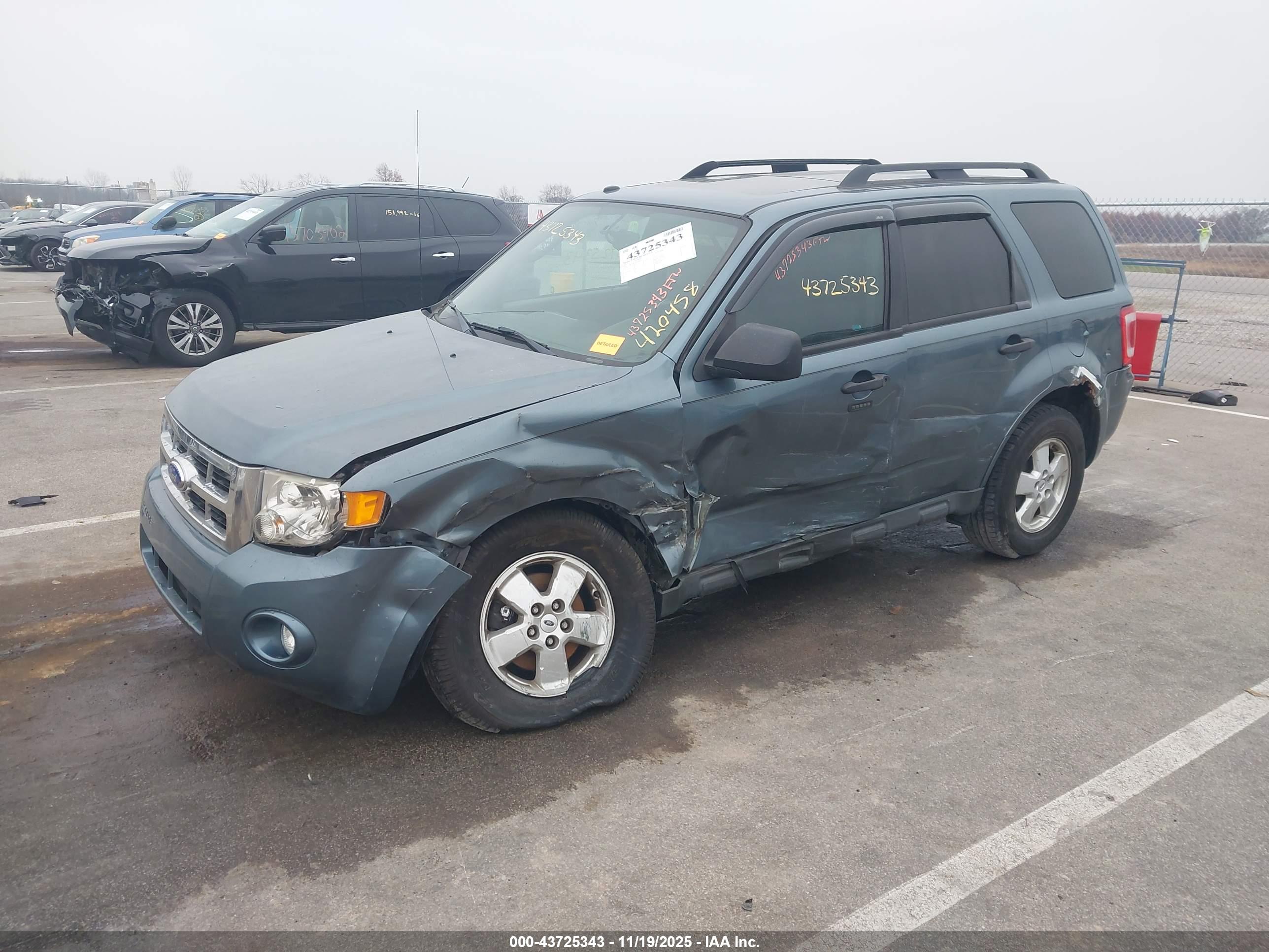 FORD ESCAPE image 2