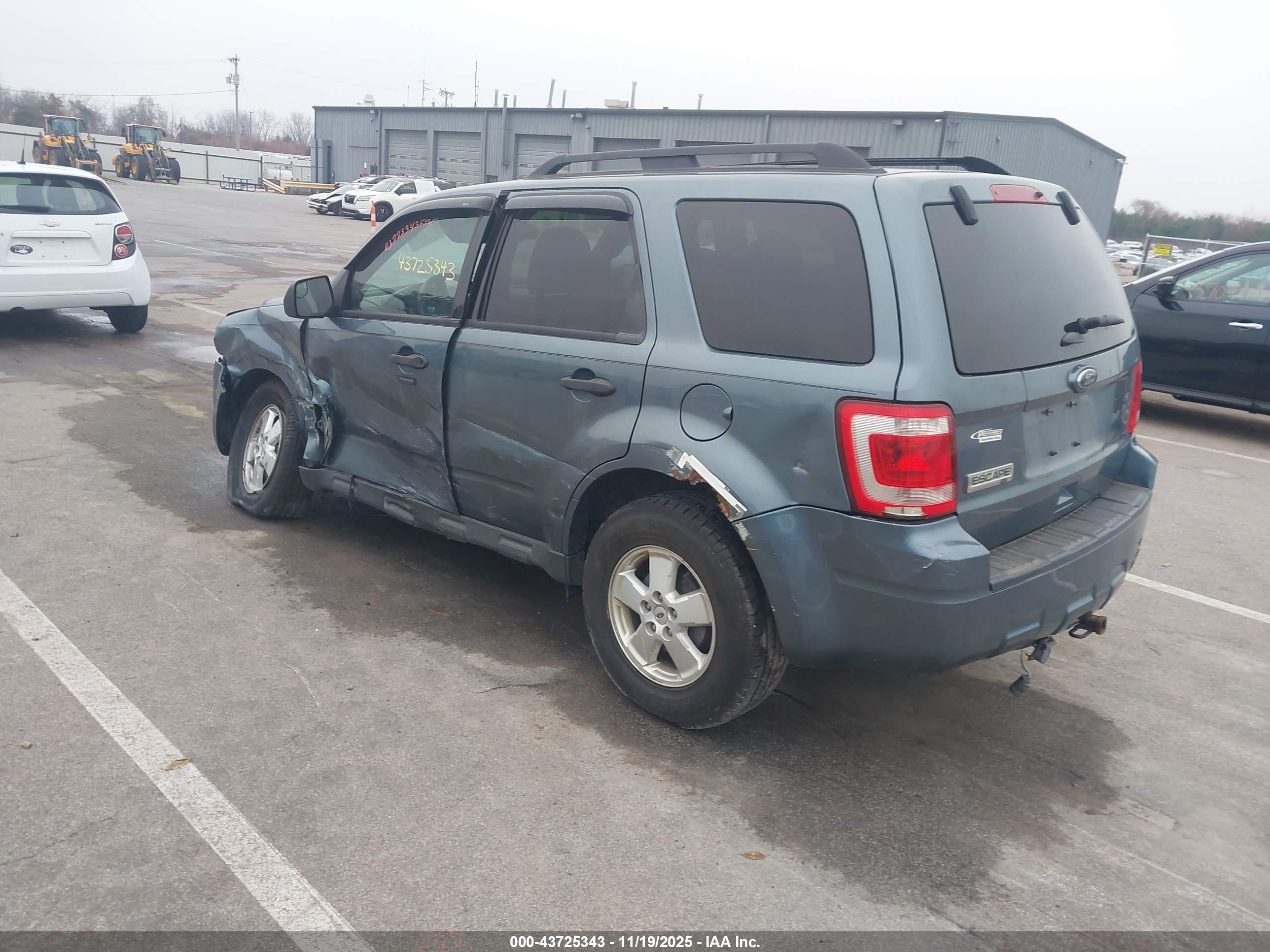 FORD ESCAPE image 3