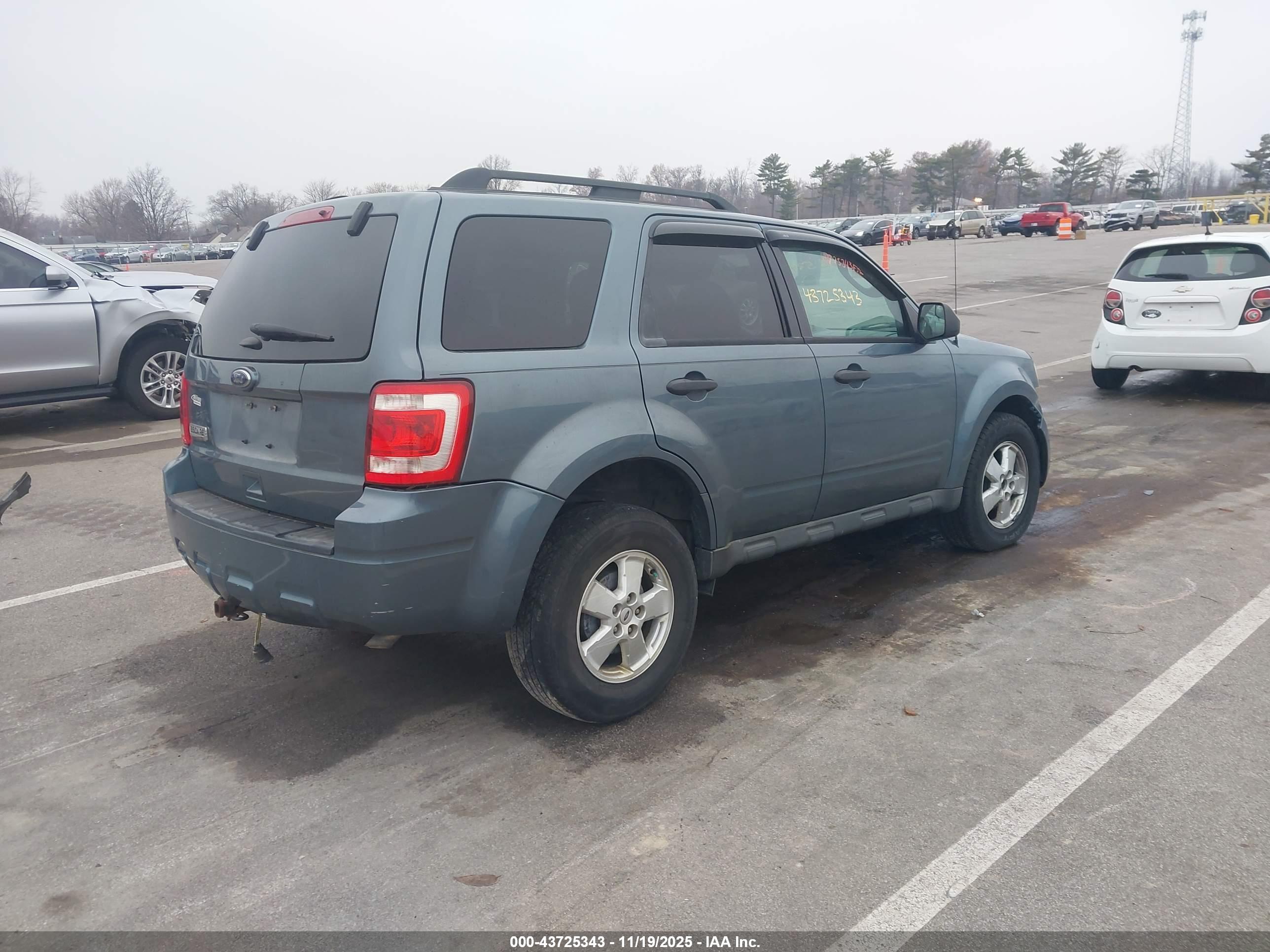 FORD ESCAPE image 4