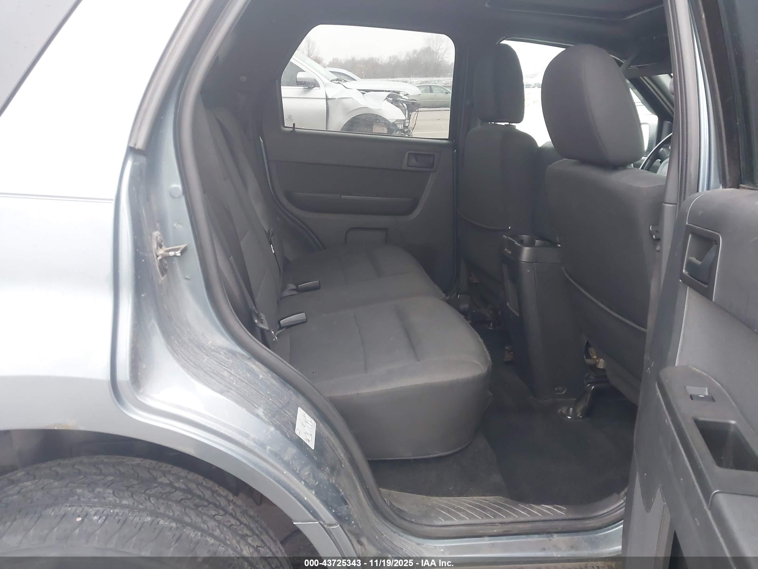 FORD ESCAPE image 8