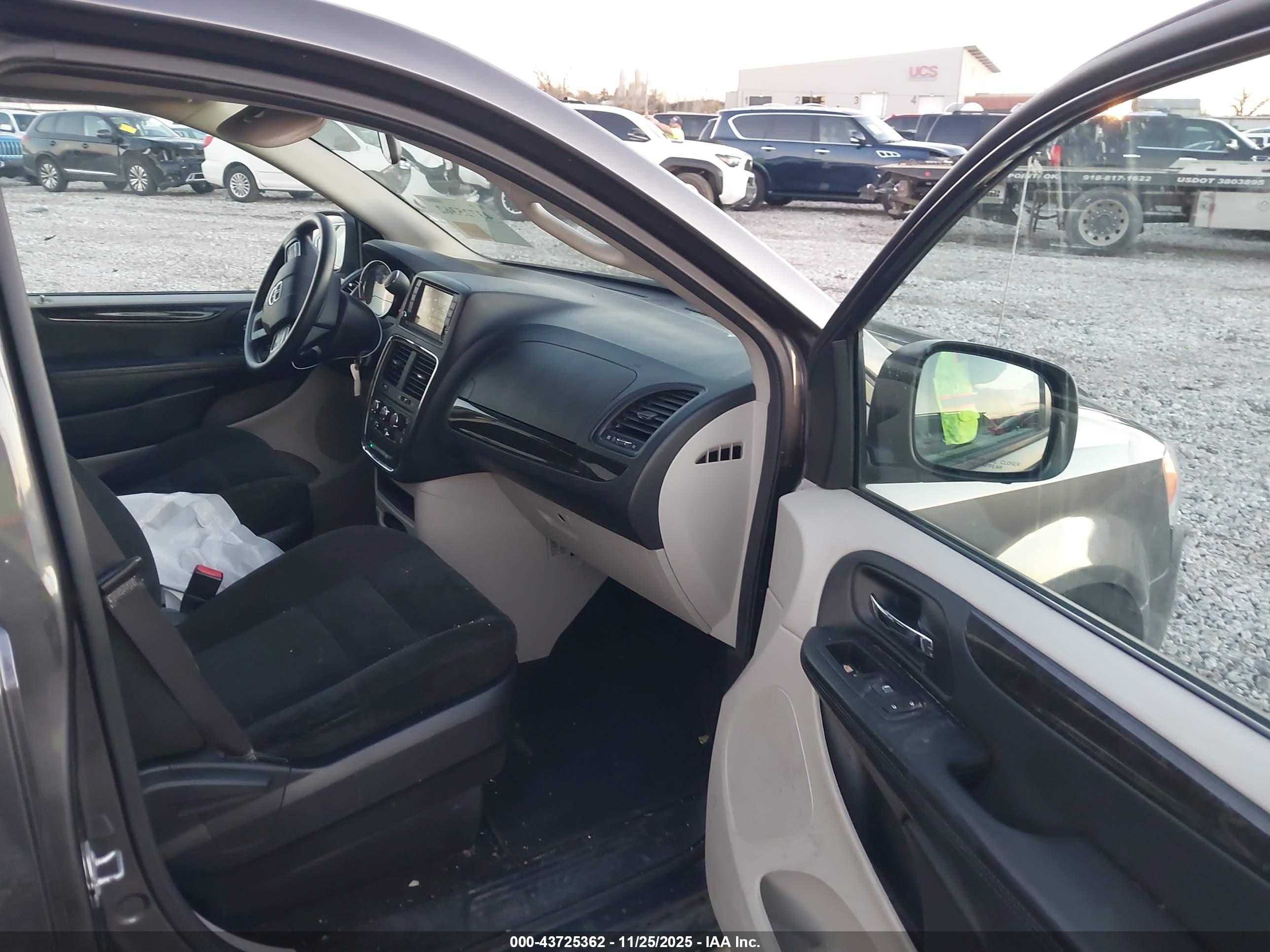 DODGE GRAND image 5