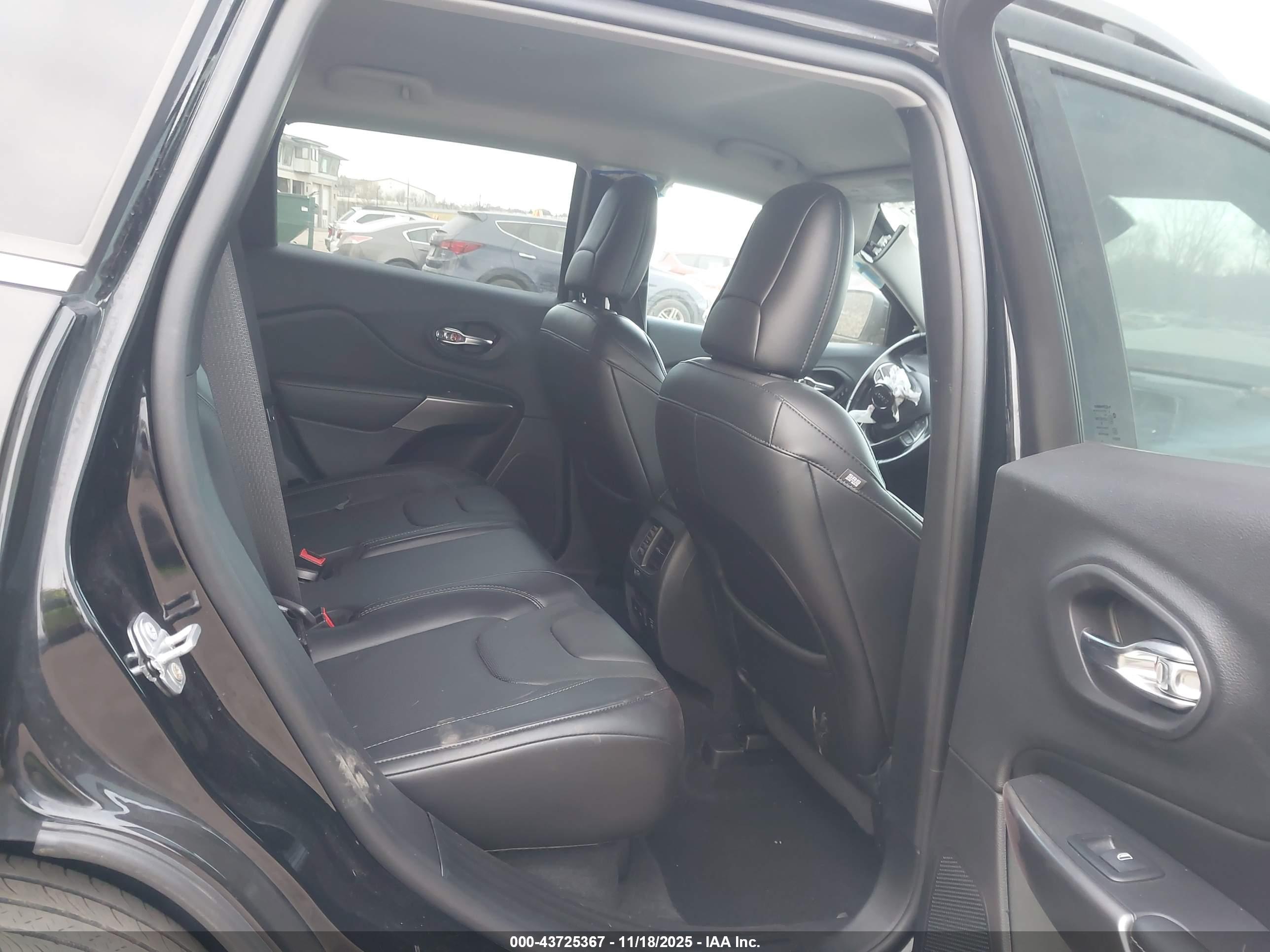 JEEP CHEROKEE image 8