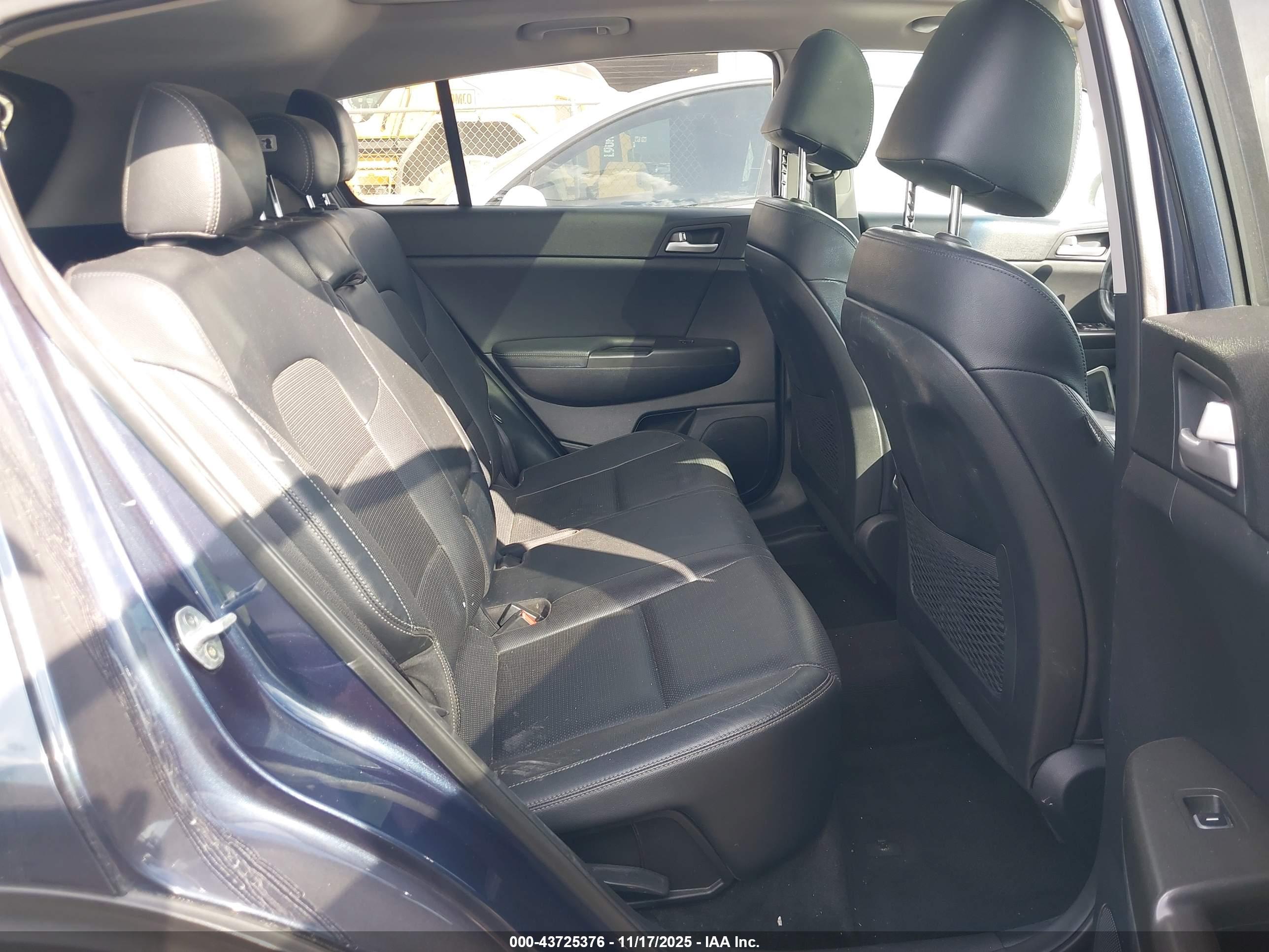 KIA SPORTAGE image 8