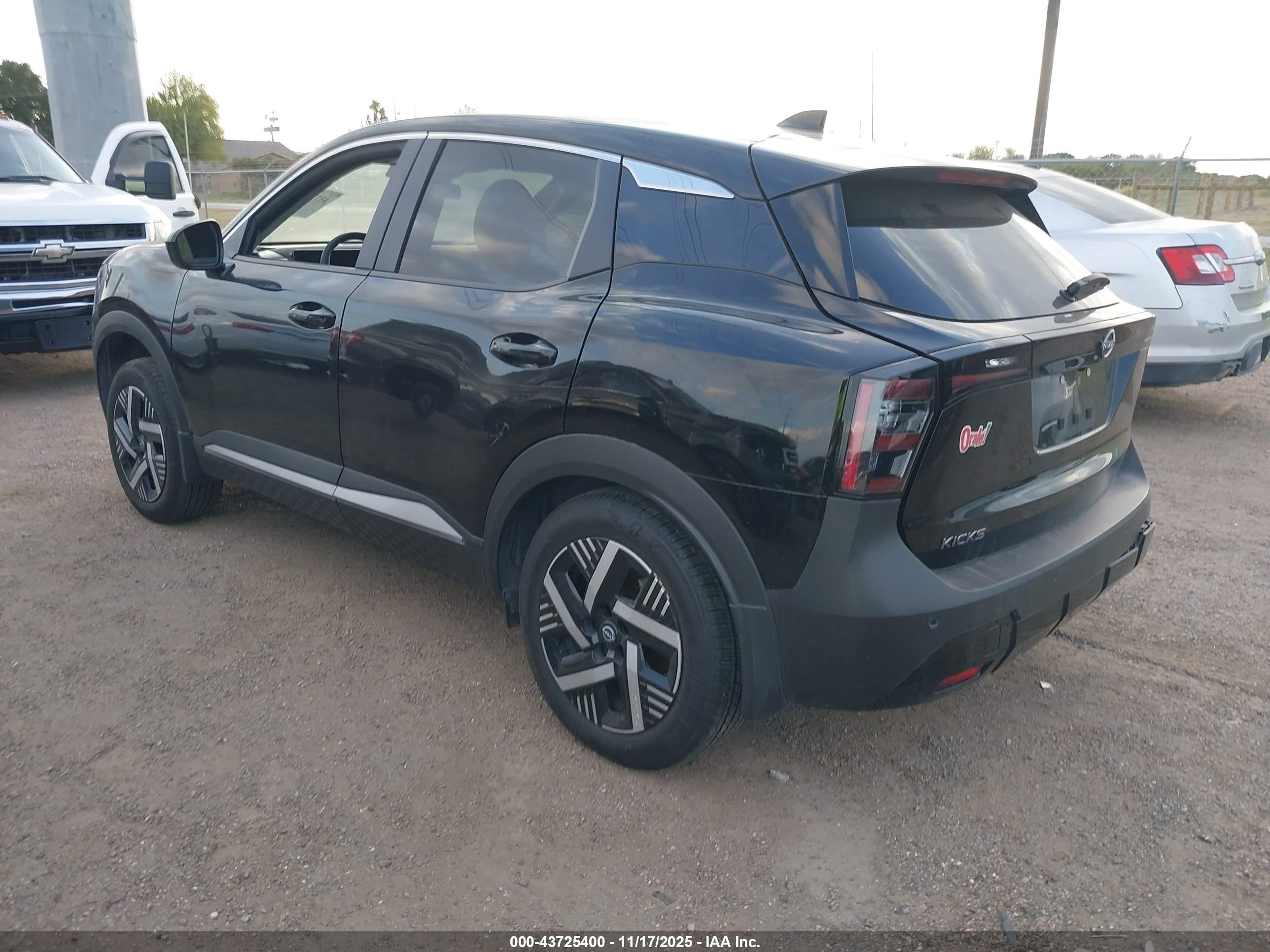 NISSAN KICKS image 3
