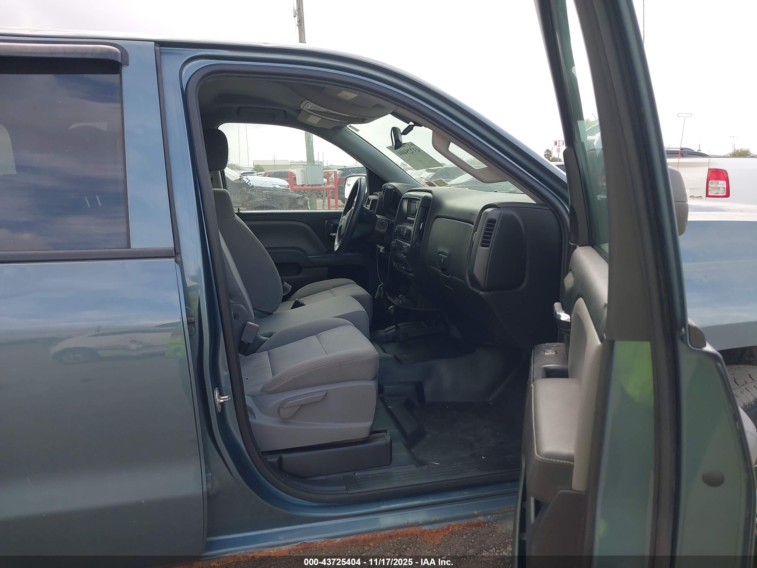 CHEVROLET SILVERADO image 5