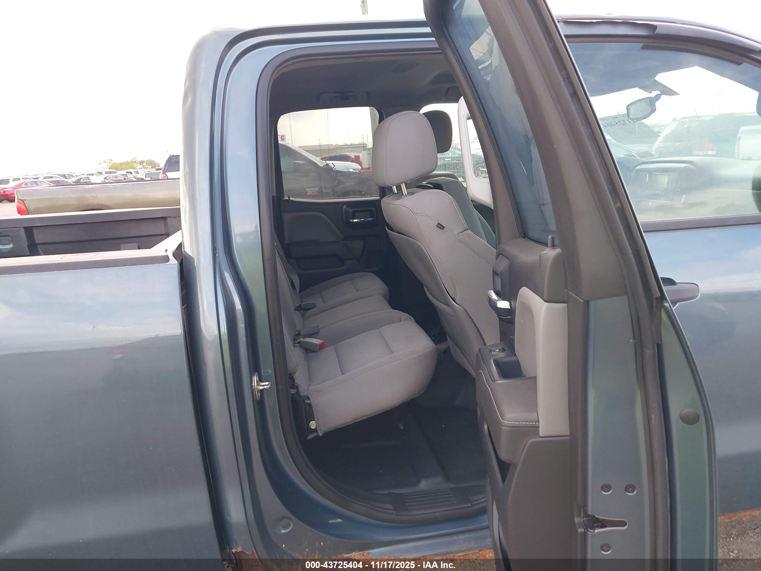CHEVROLET SILVERADO image 8