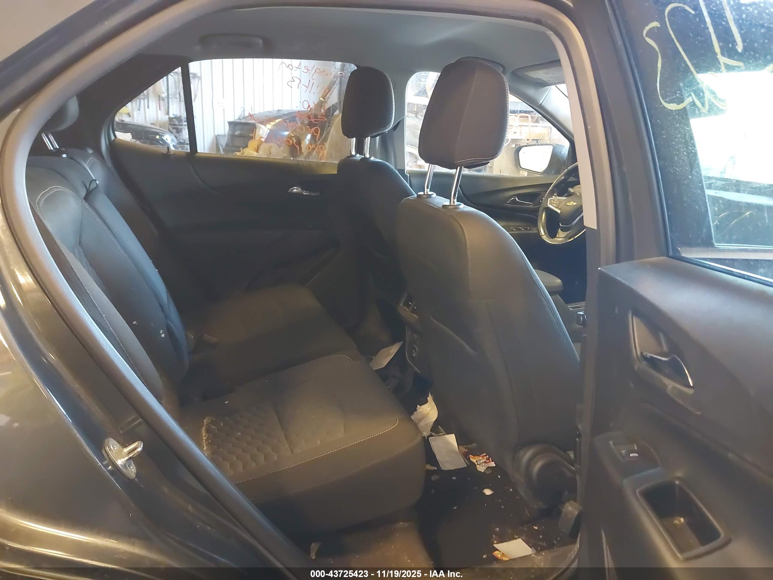 CHEVROLET EQUINOX image 8