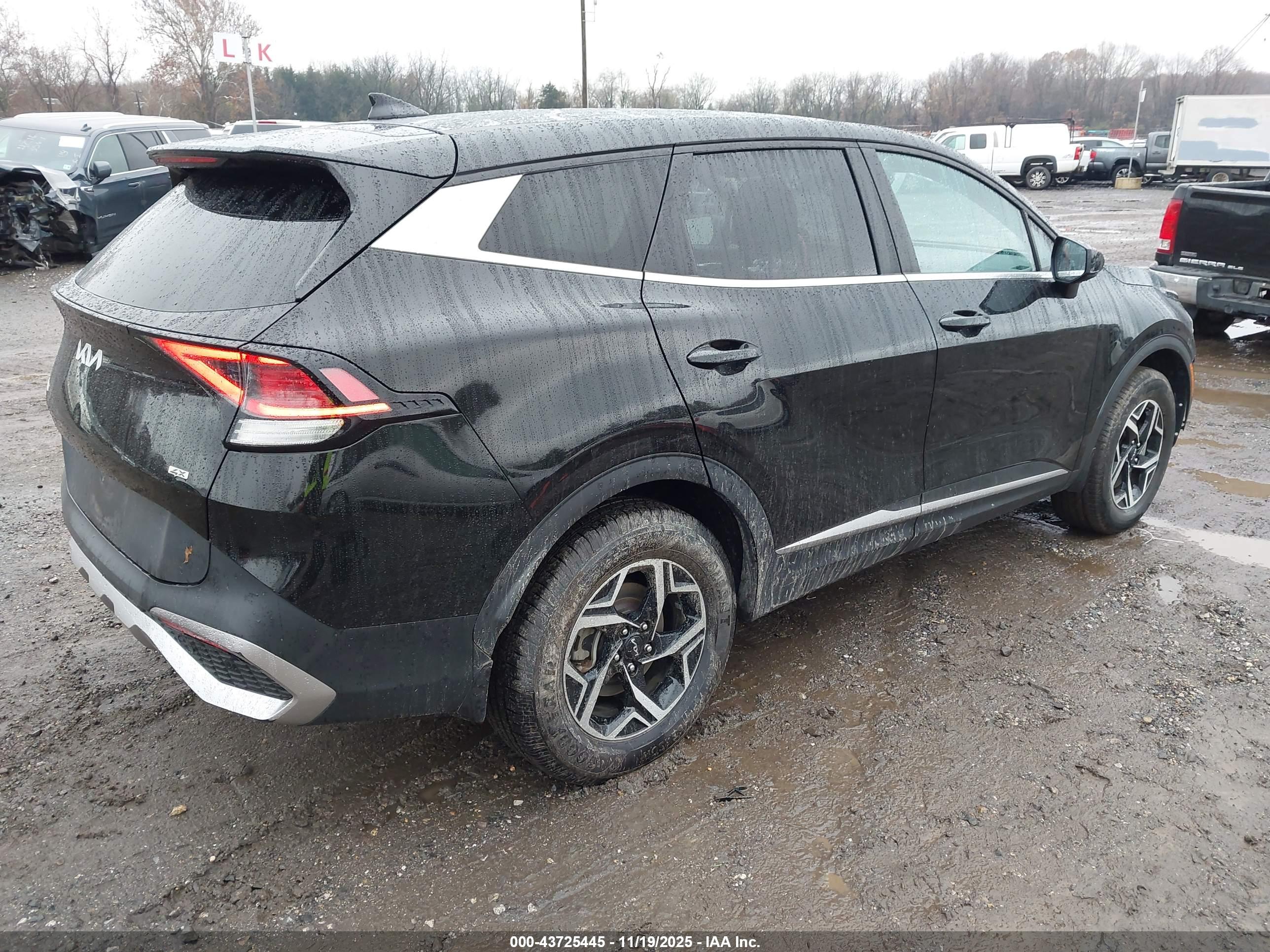 KIA SPORTAGE image 4