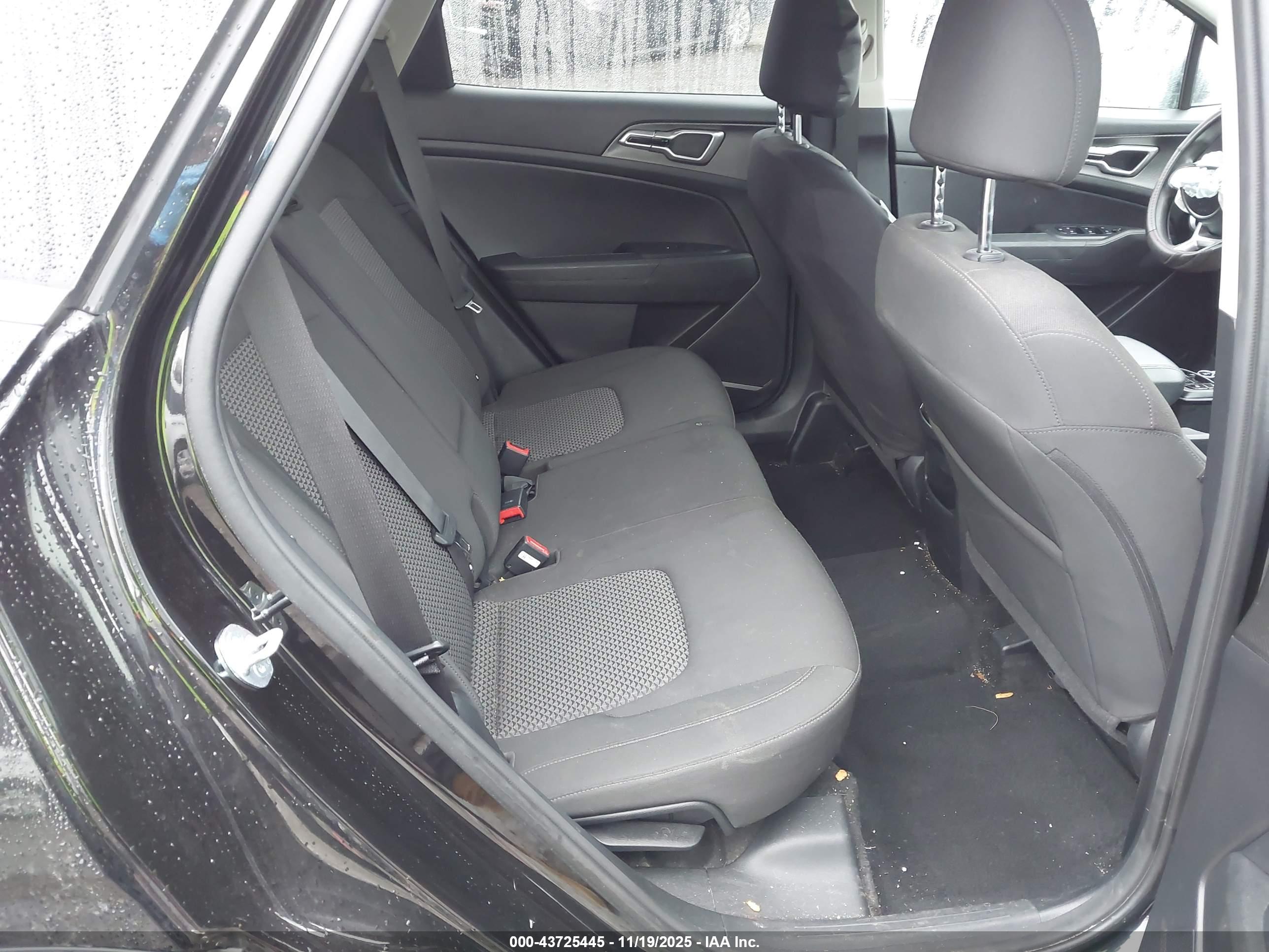 KIA SPORTAGE image 8
