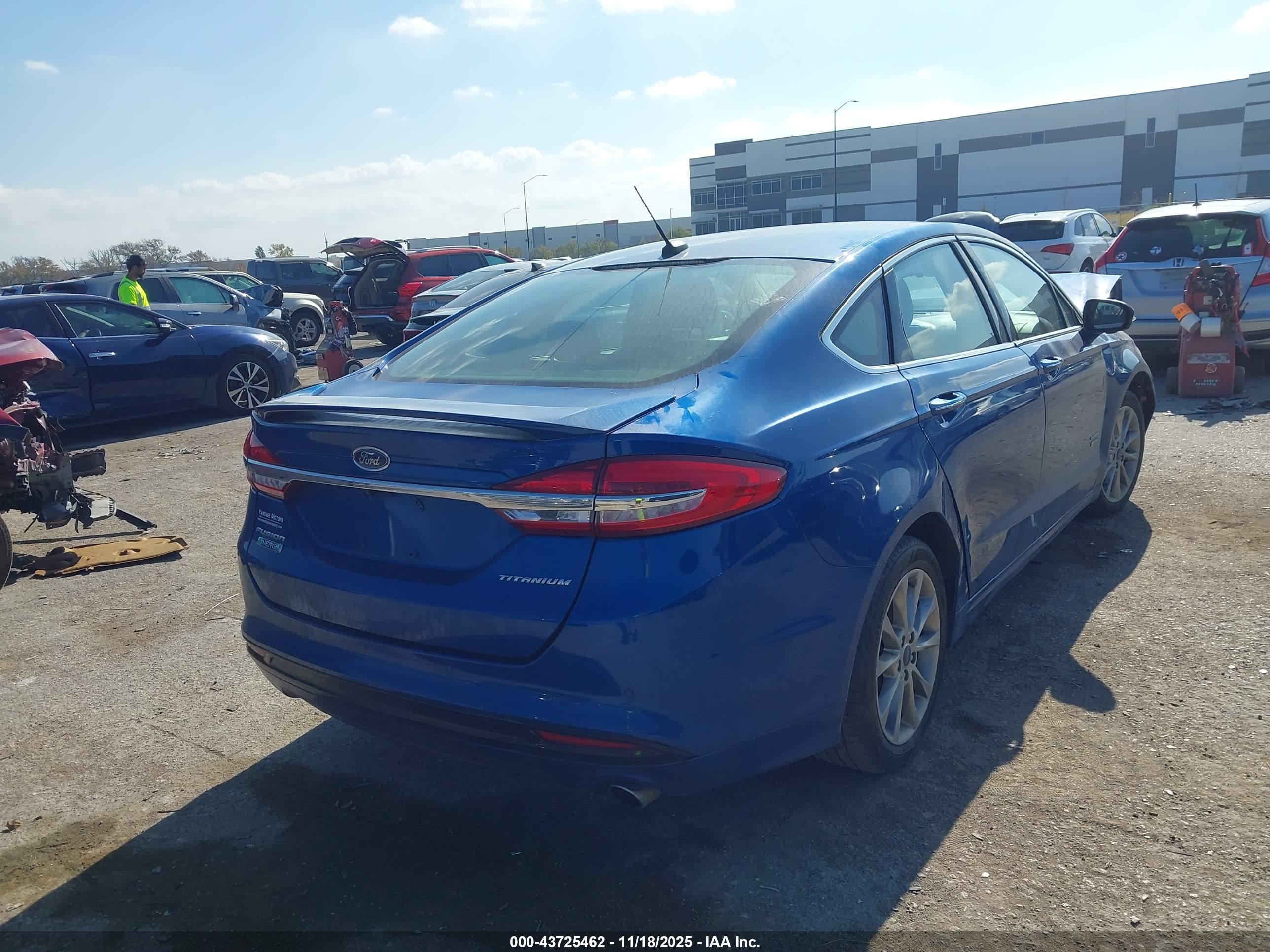 FORD FUSION image 4