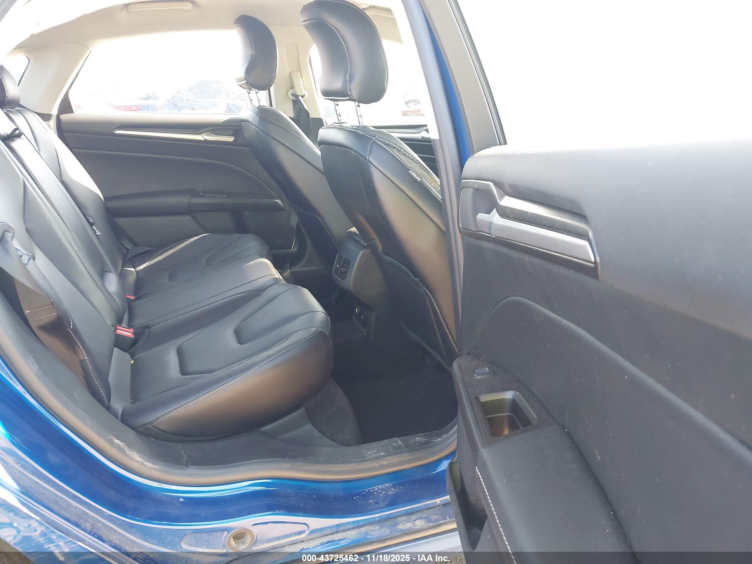 FORD FUSION image 8