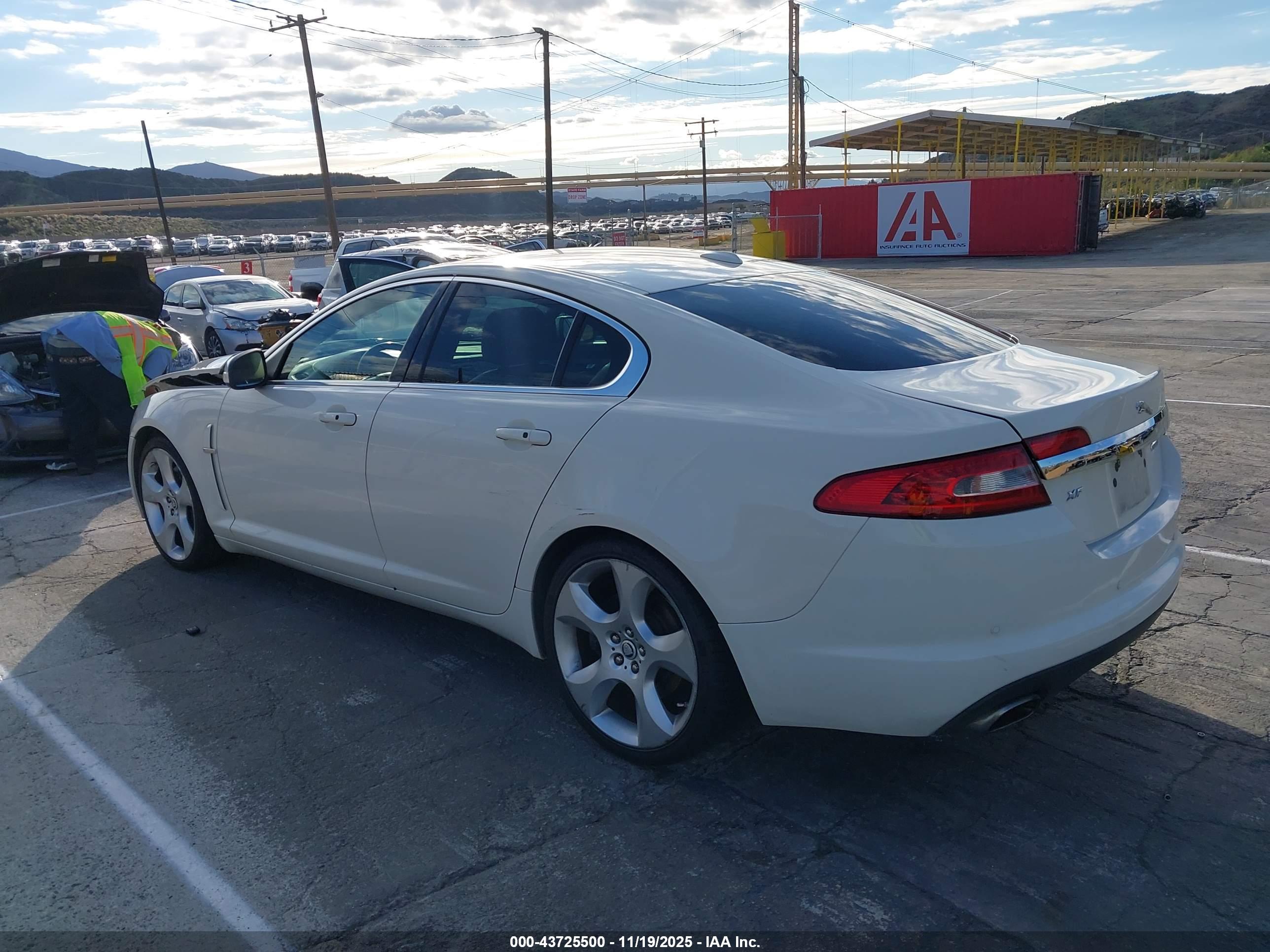 JAGUAR XF image 3
