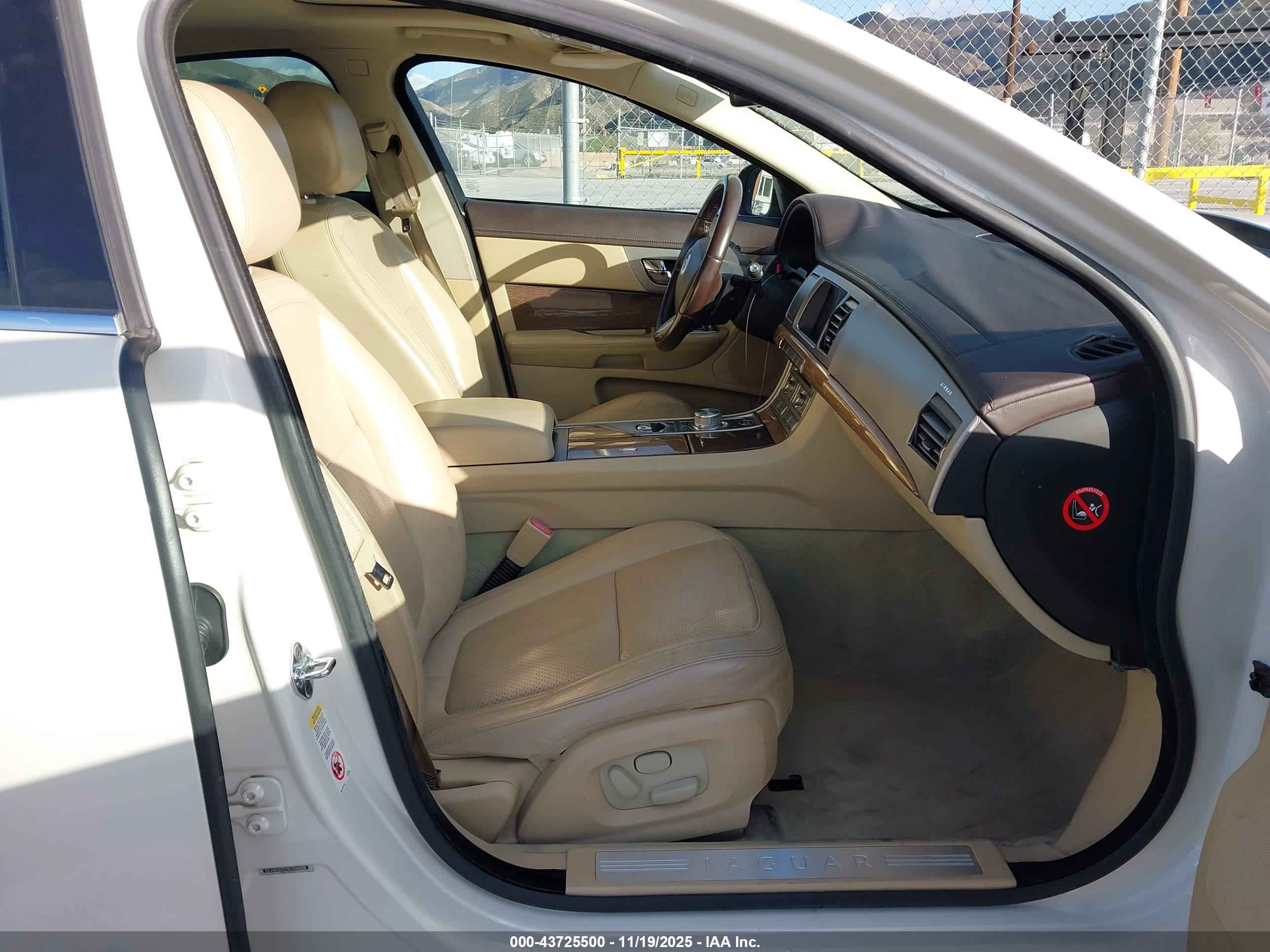 JAGUAR XF image 5