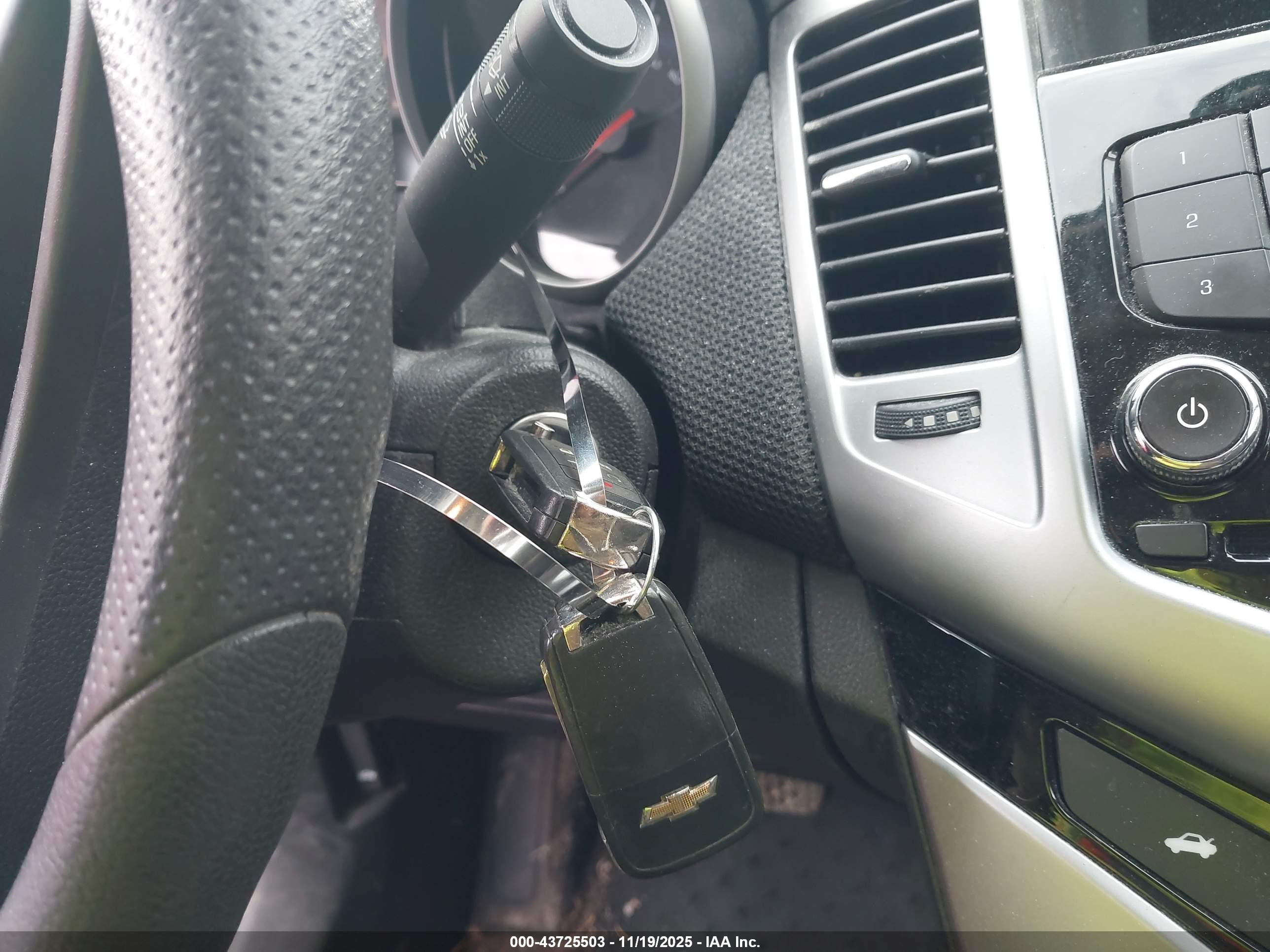 CHEVROLET CRUZE image 11