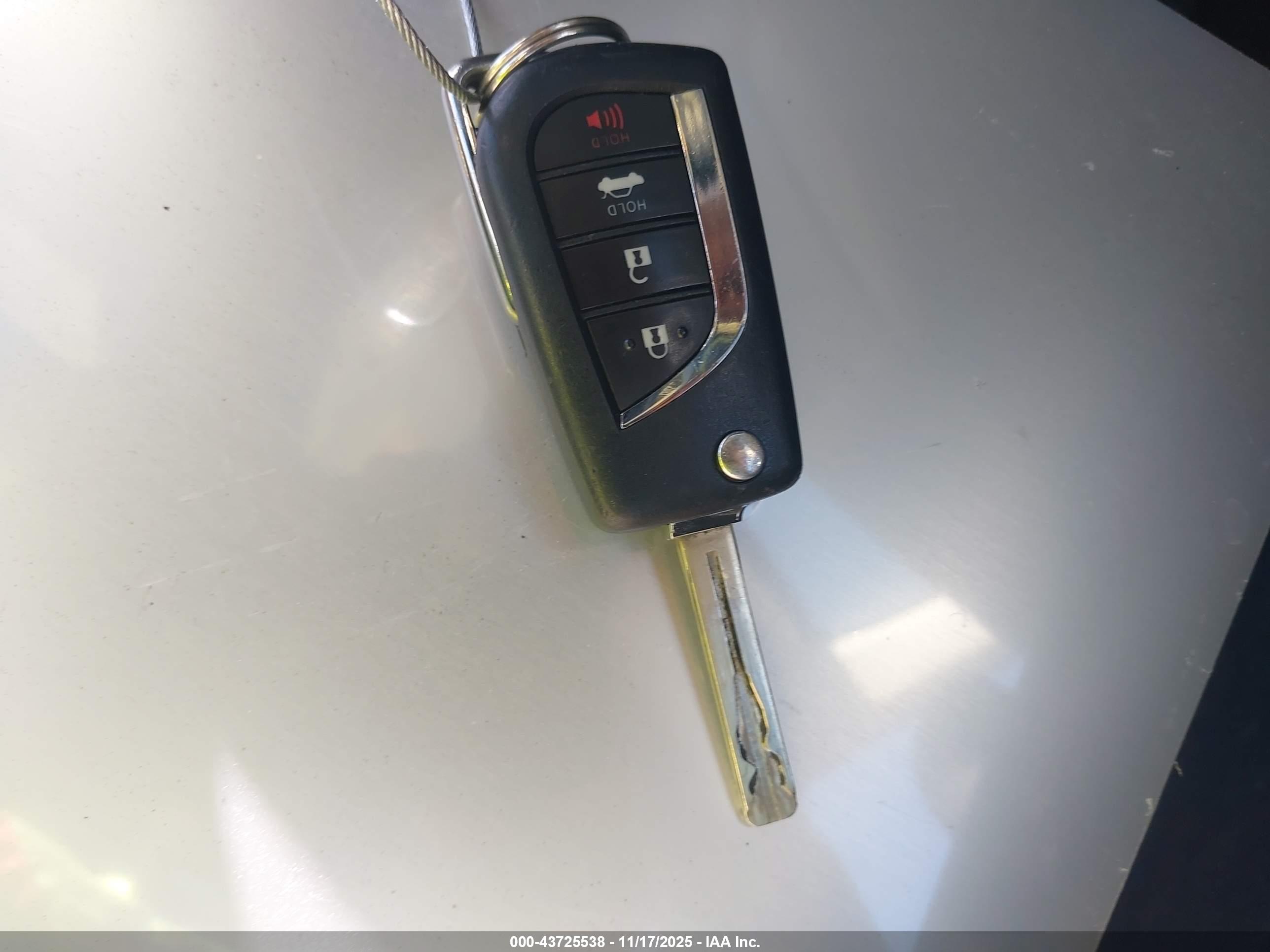 TOYOTA COROLLA image 11