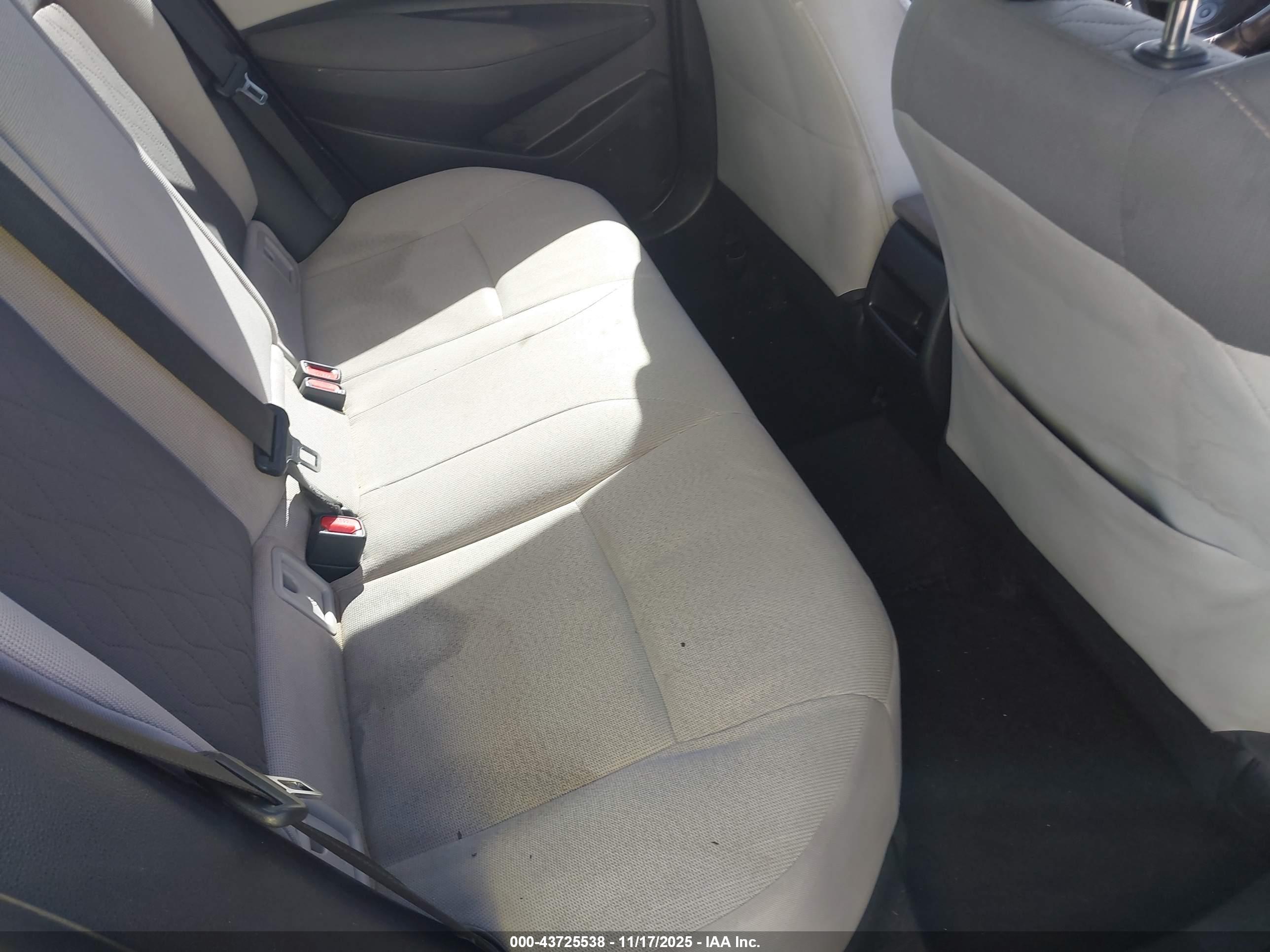 TOYOTA COROLLA image 8