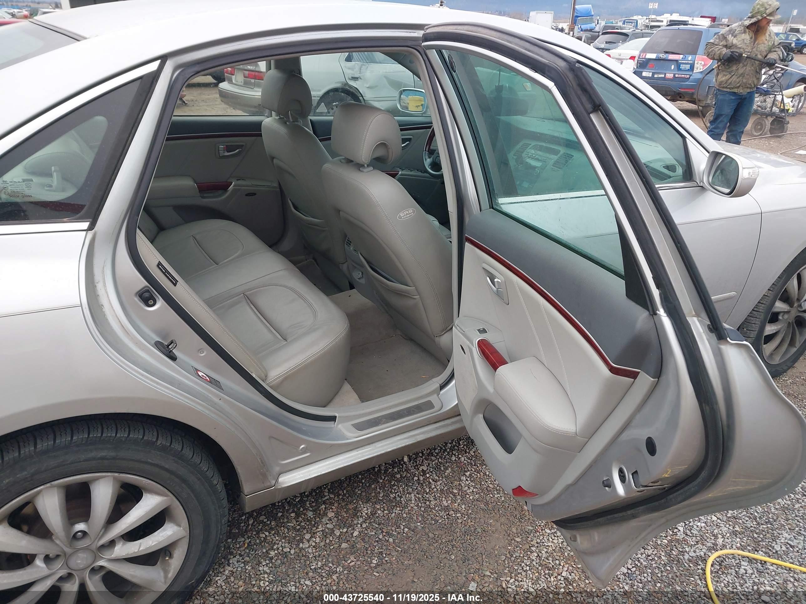 HYUNDAI AZERA image 8