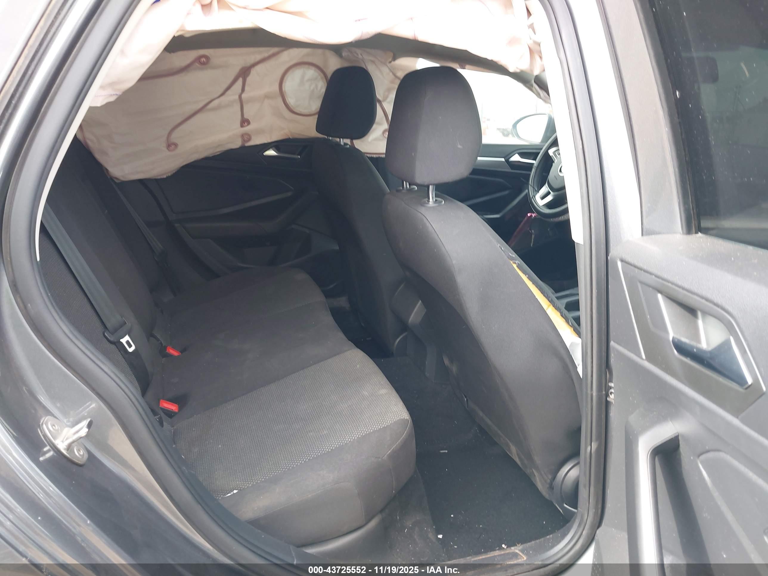 VOLKSWAGEN JETTA image 8
