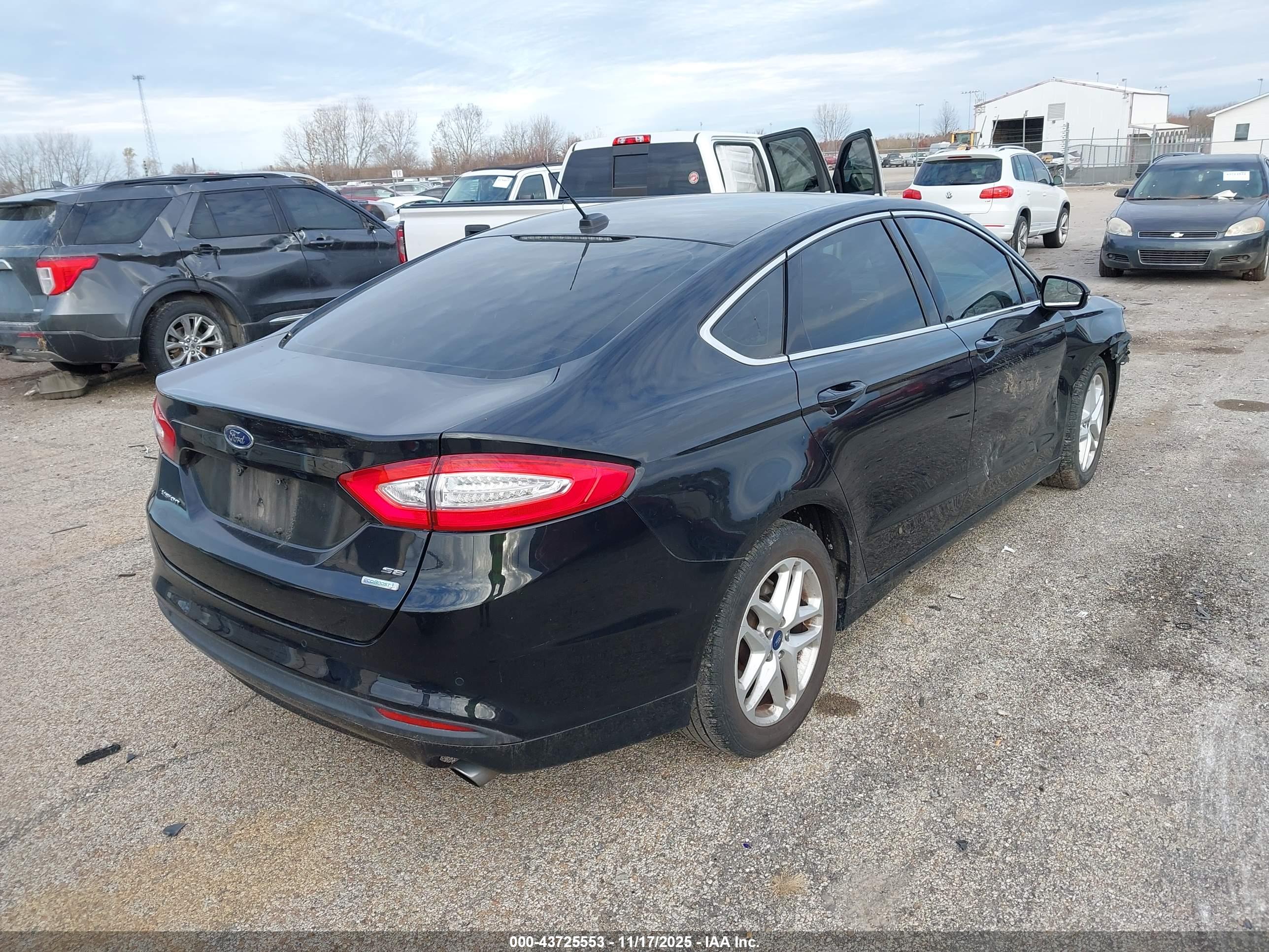 FORD FUSION image 4
