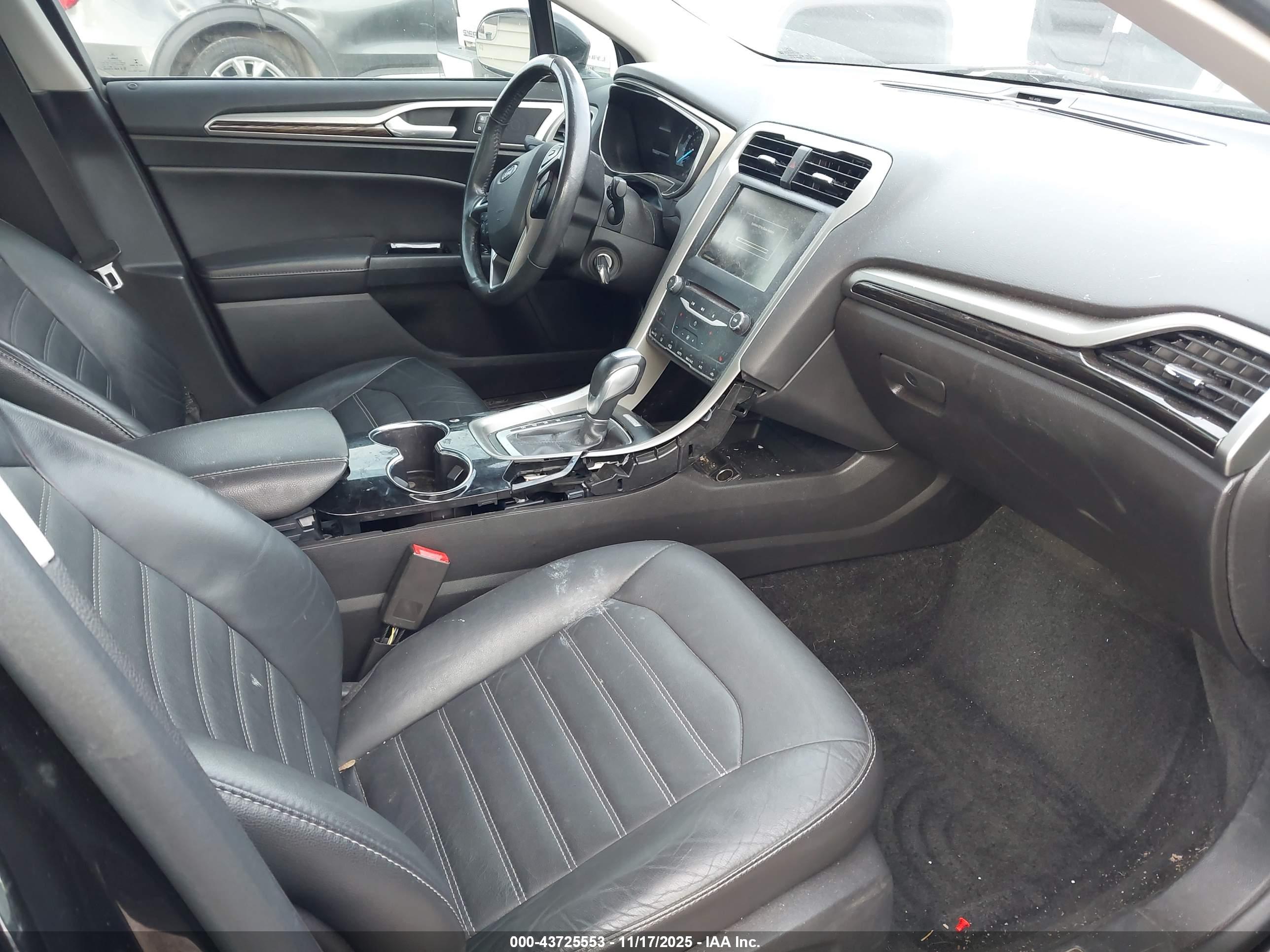 FORD FUSION image 5