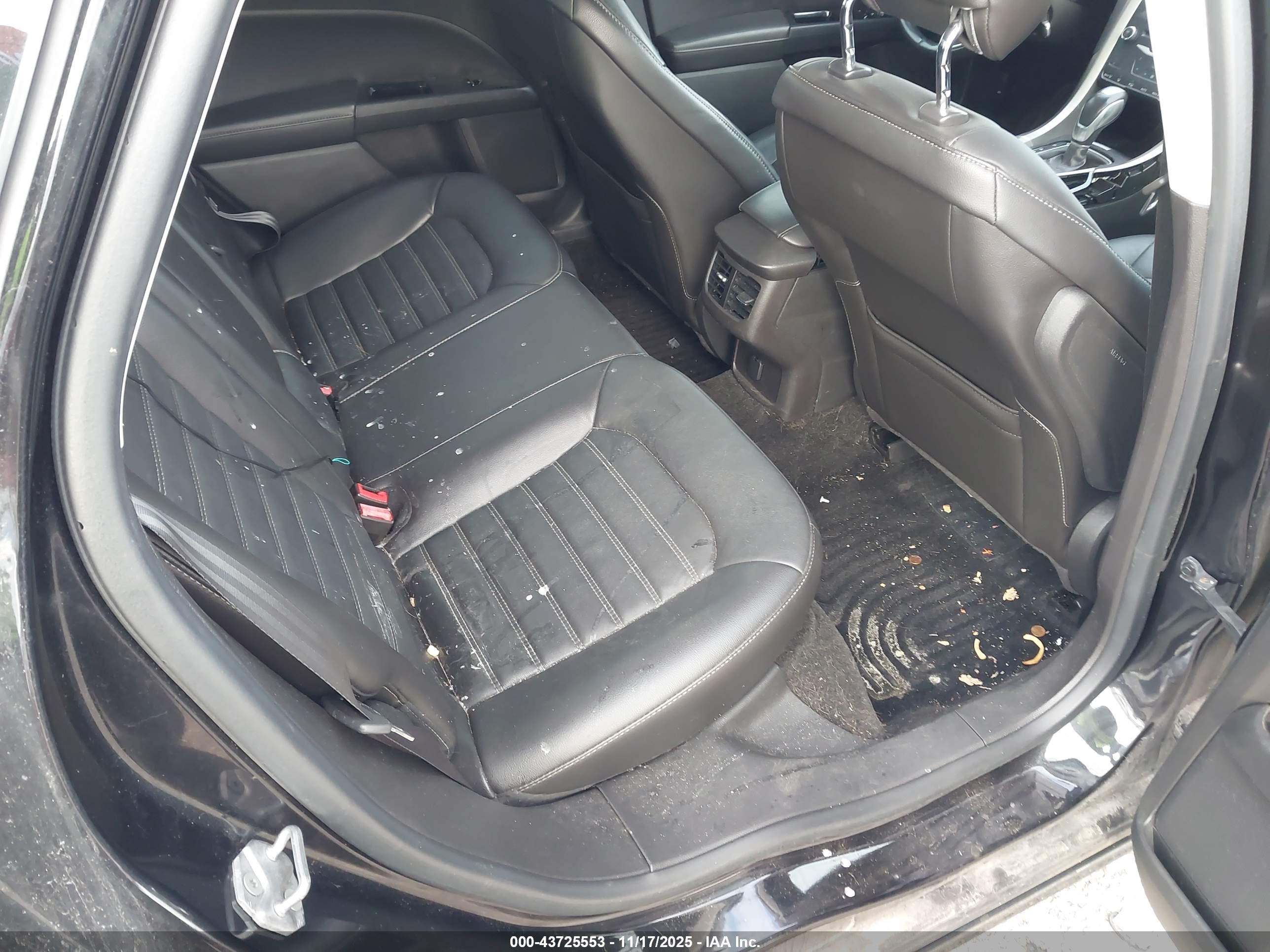 FORD FUSION image 8