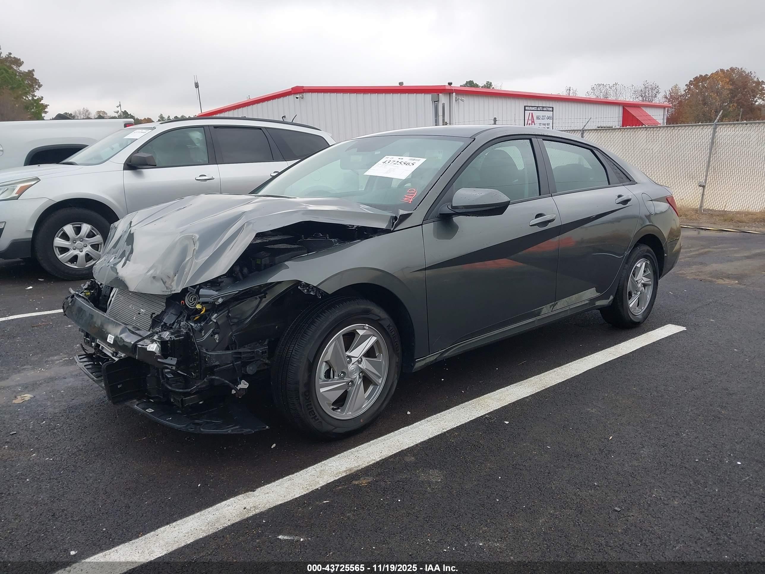 HYUNDAI ELANTRA image 2