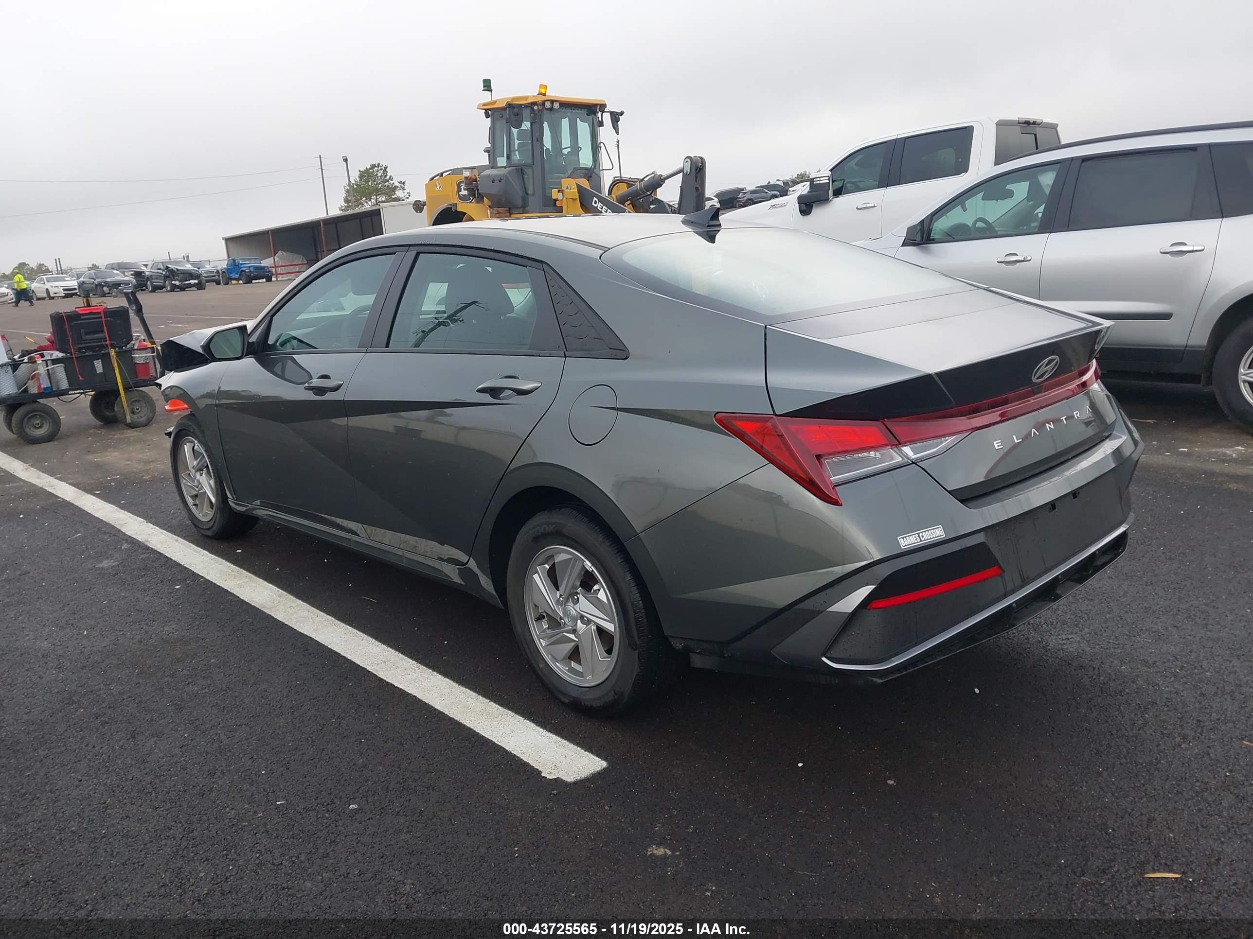 HYUNDAI ELANTRA image 3