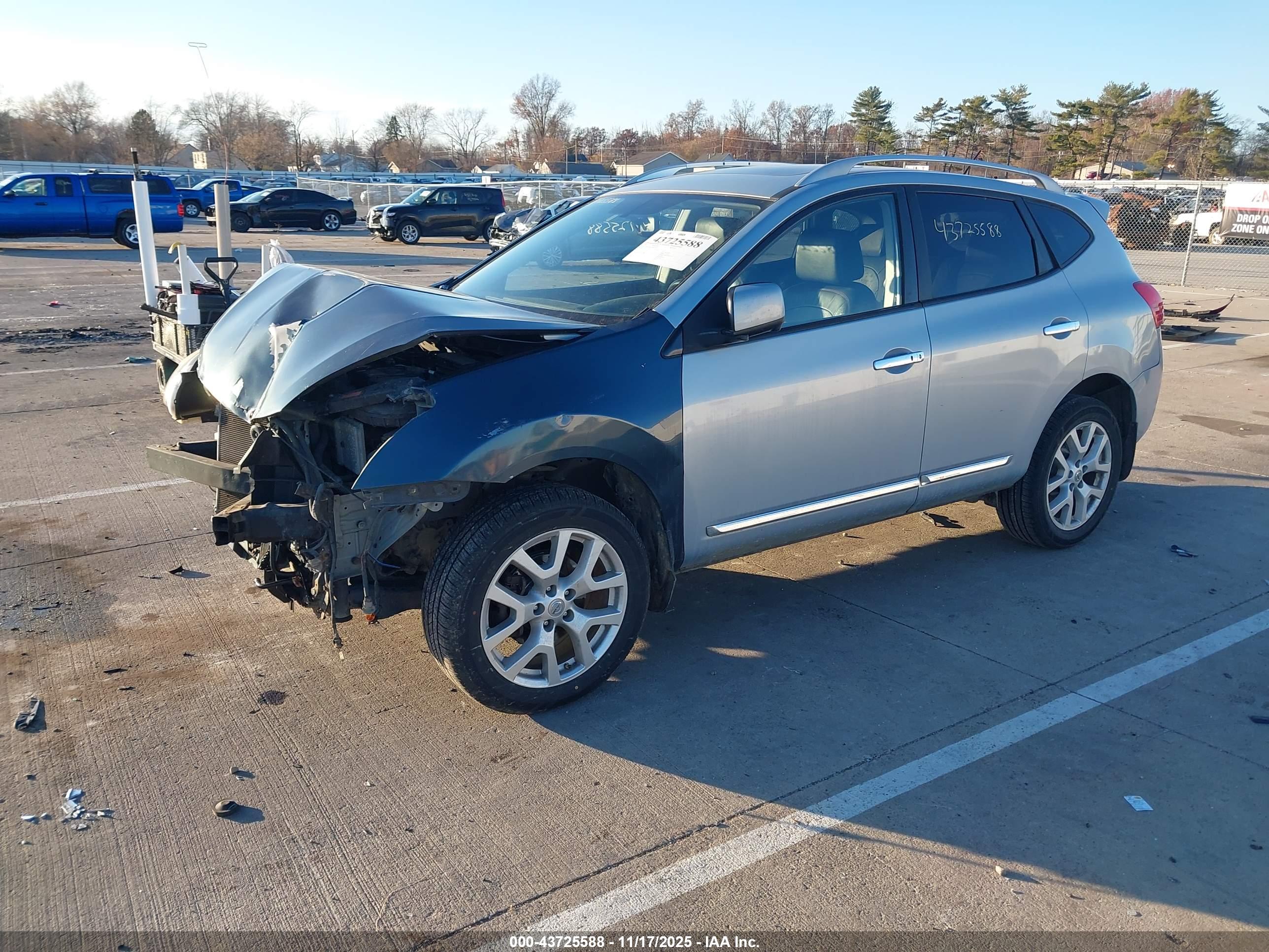 NISSAN ROGUE image 2
