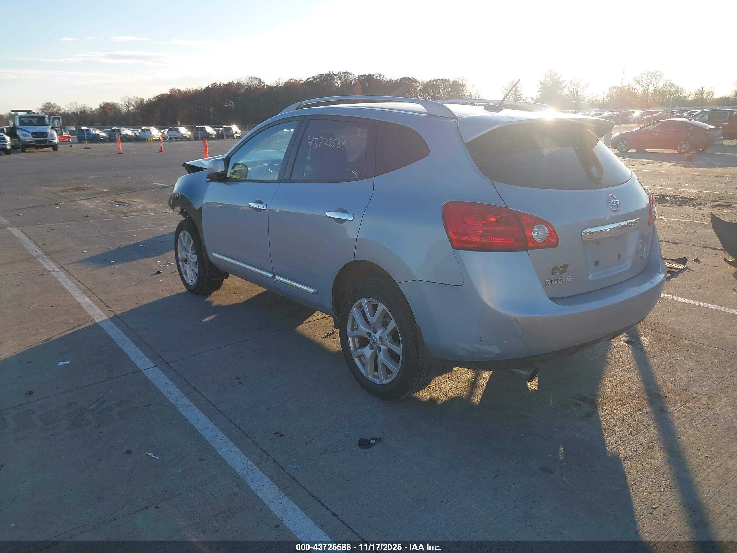 NISSAN ROGUE image 3