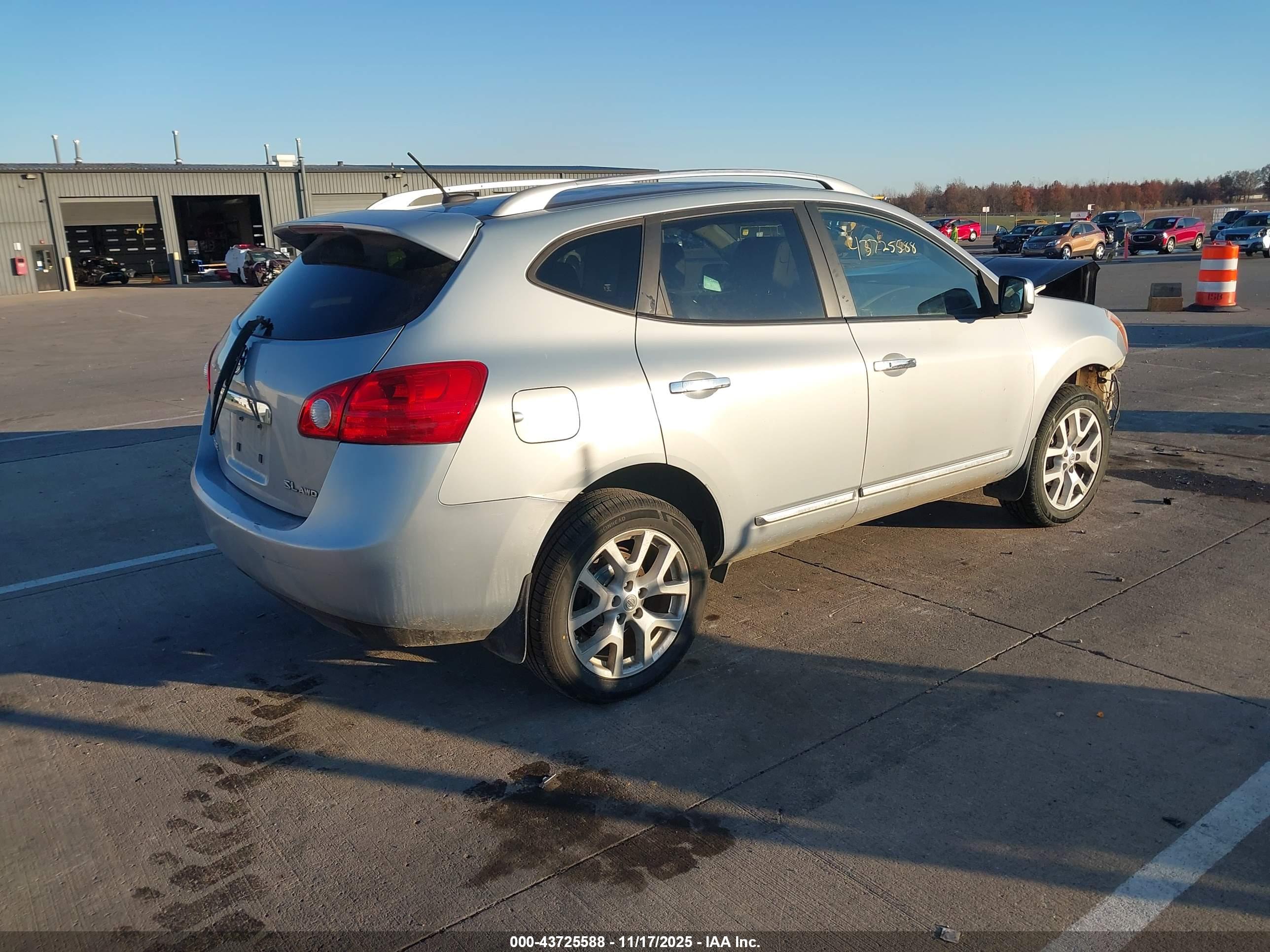 NISSAN ROGUE image 4