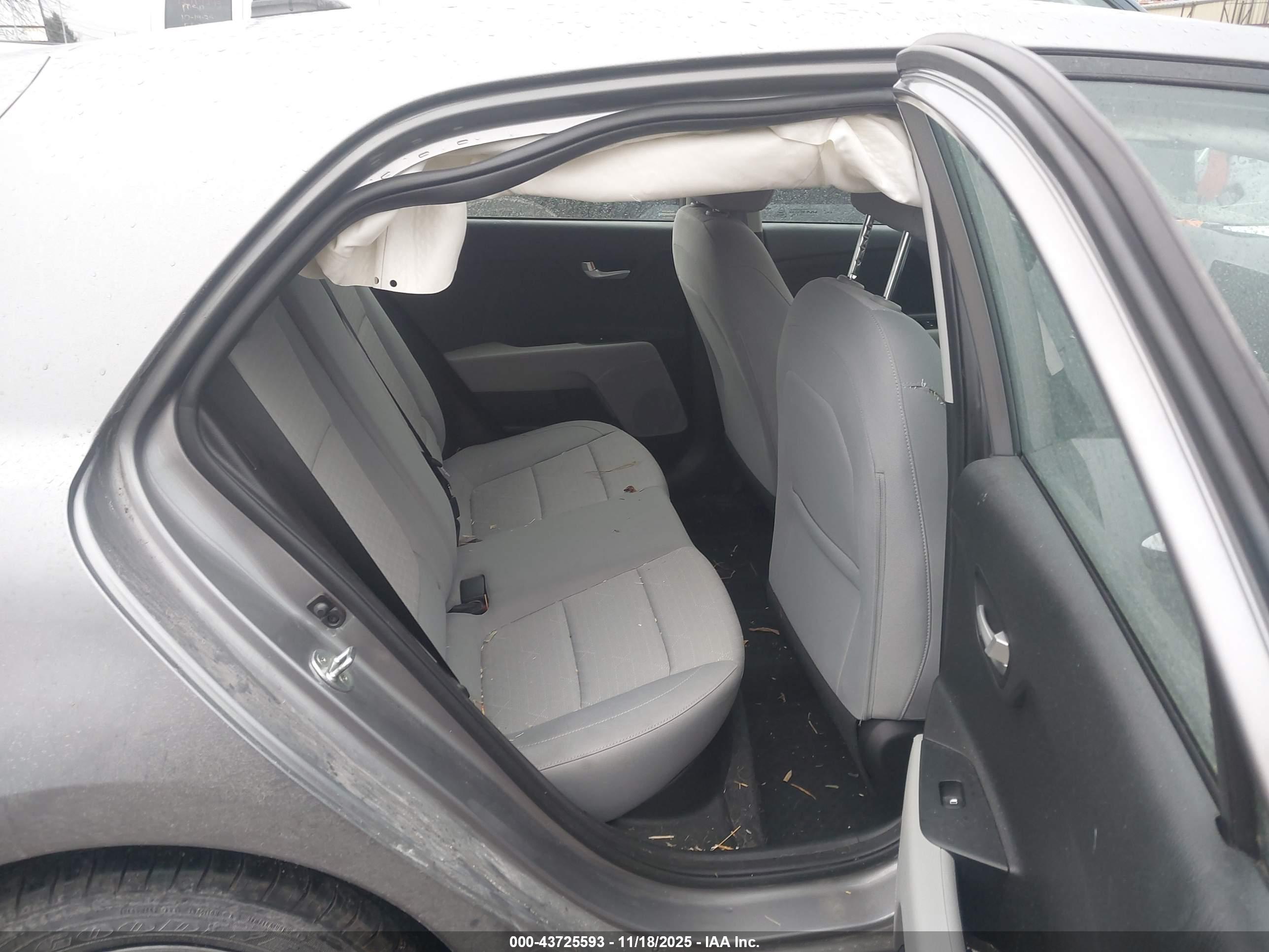 KIA RIO image 8