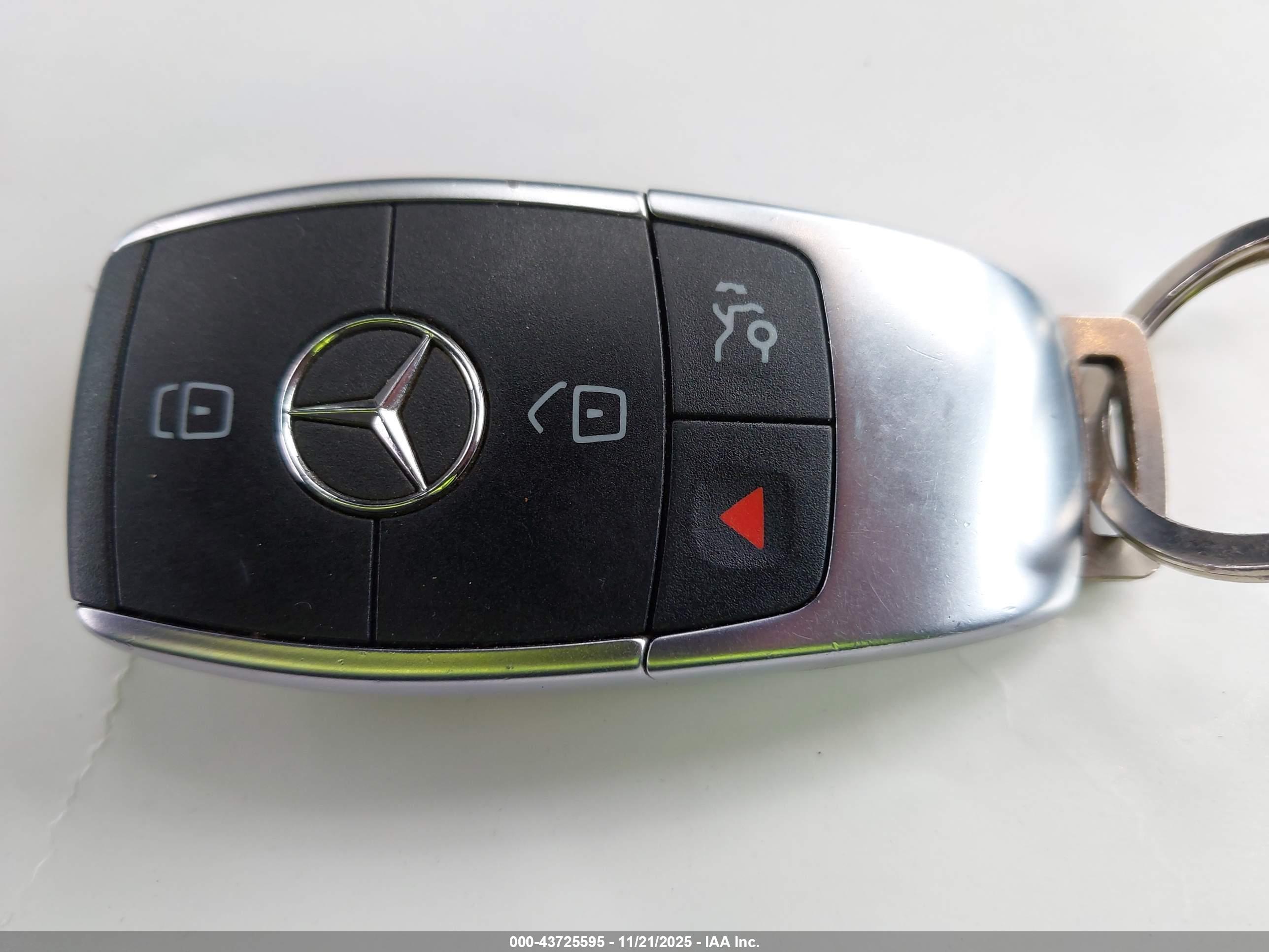 MERCEDES-BENZ GLC image 11