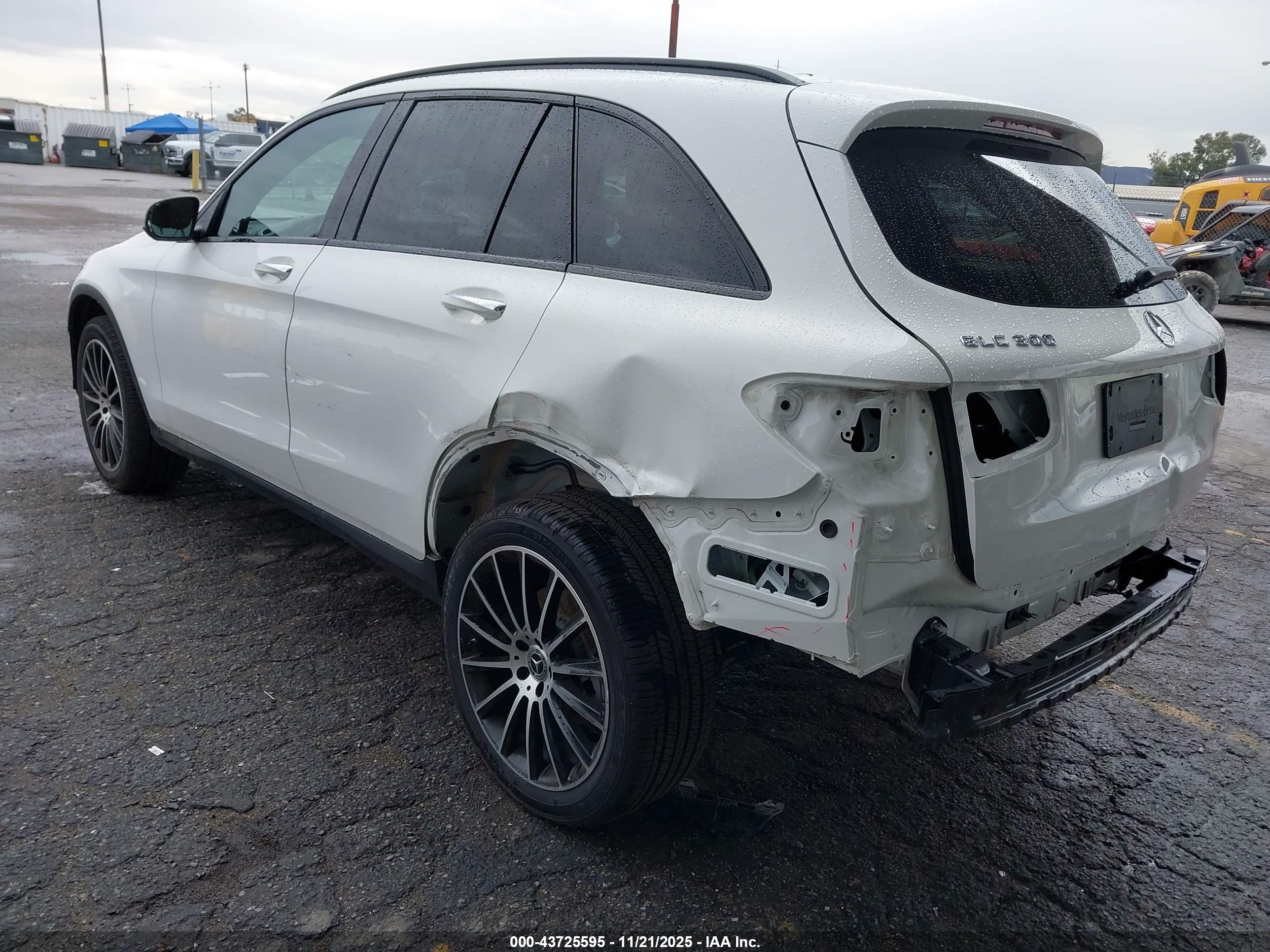 MERCEDES-BENZ GLC image 3