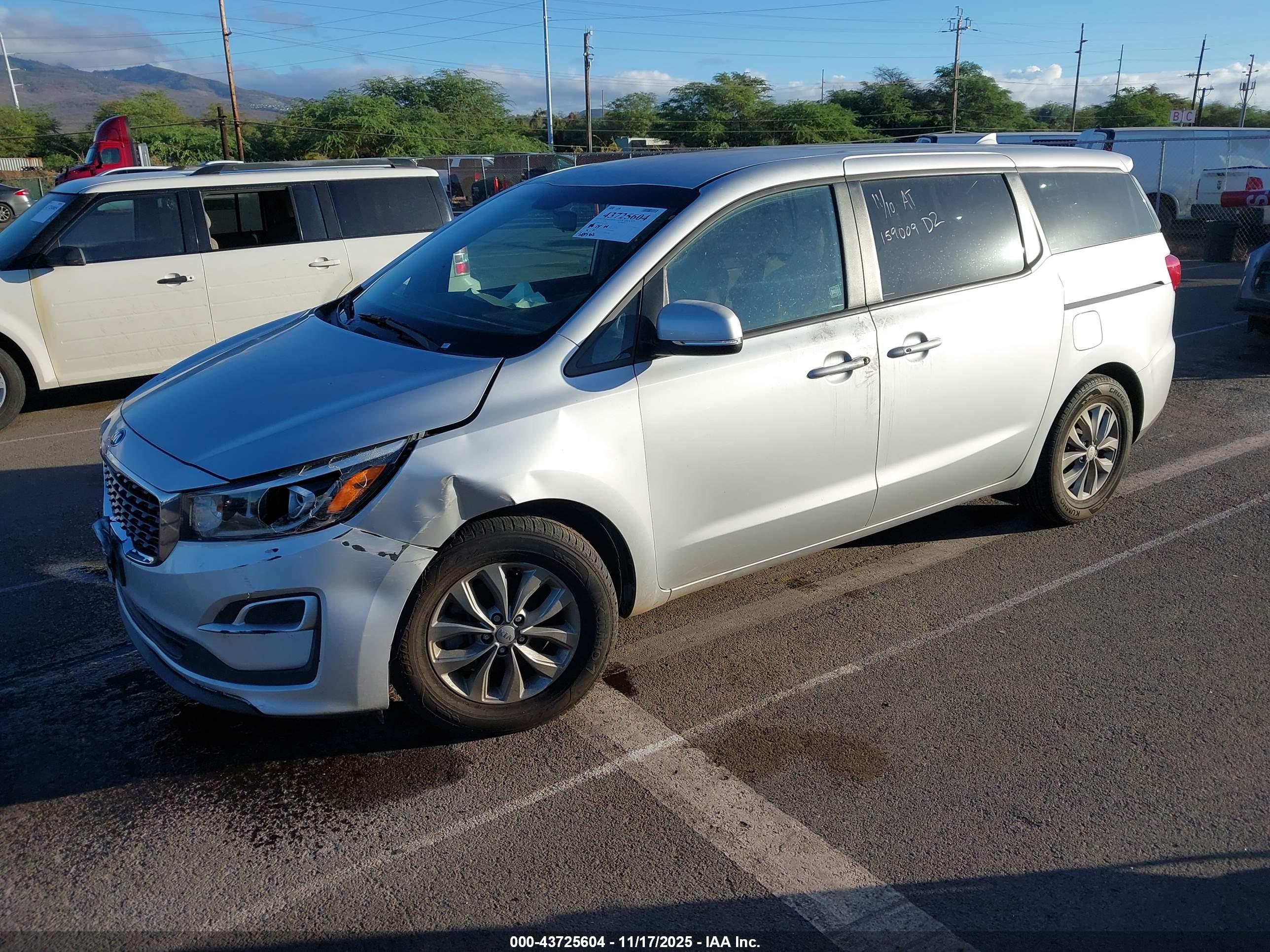 KIA SEDONA image 2
