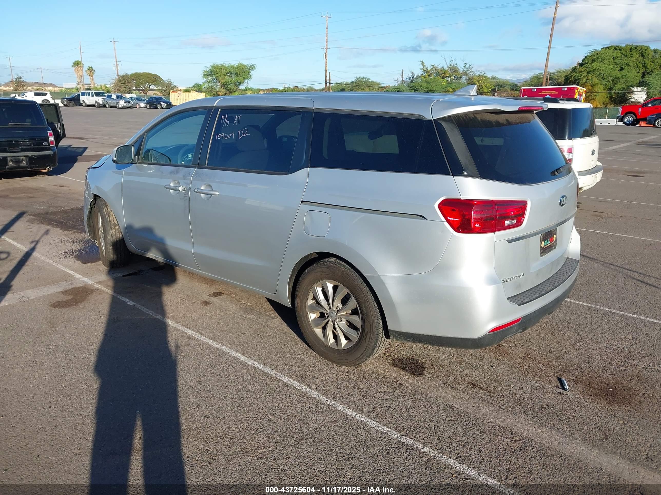 KIA SEDONA image 3