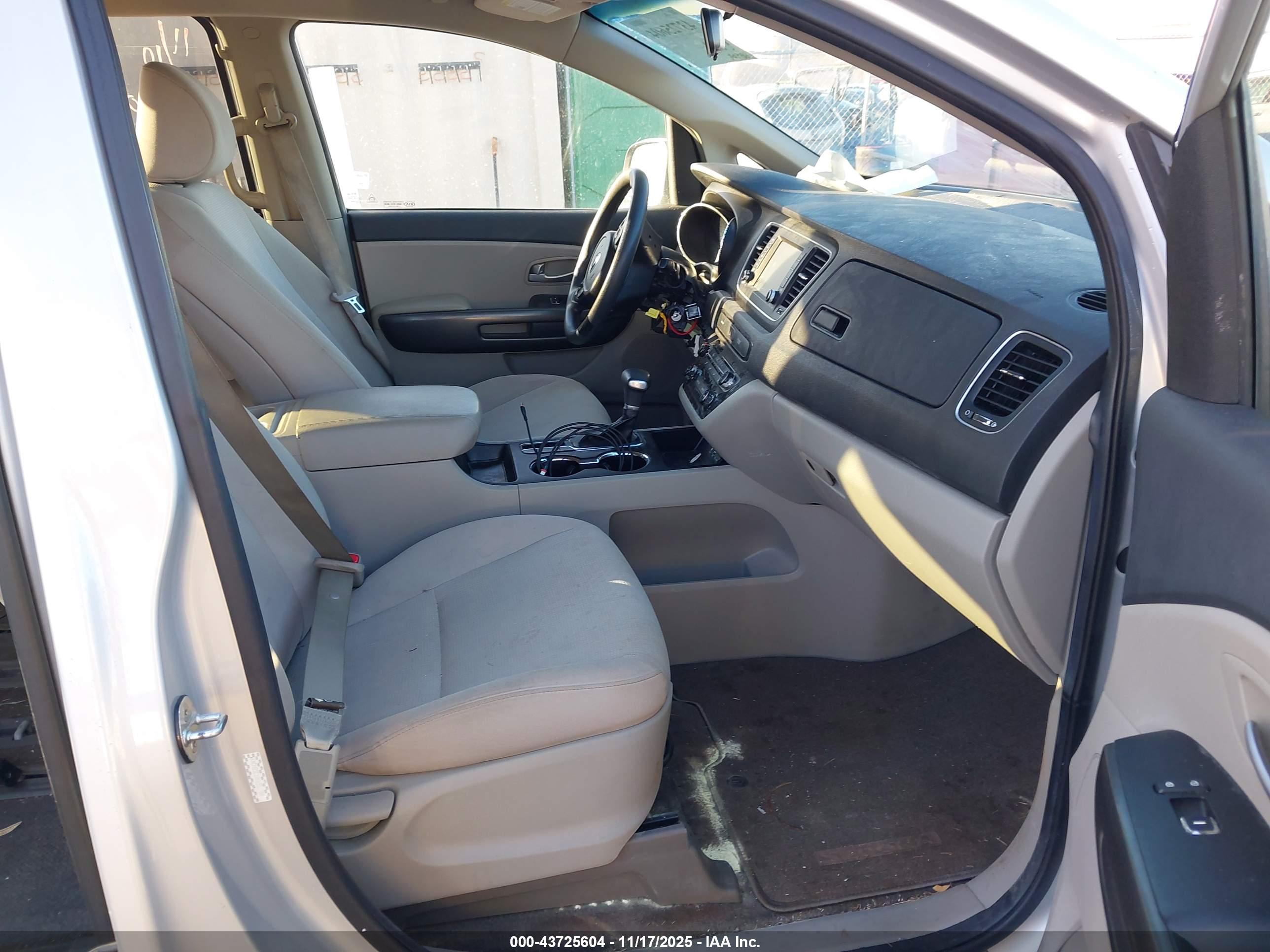 KIA SEDONA image 5