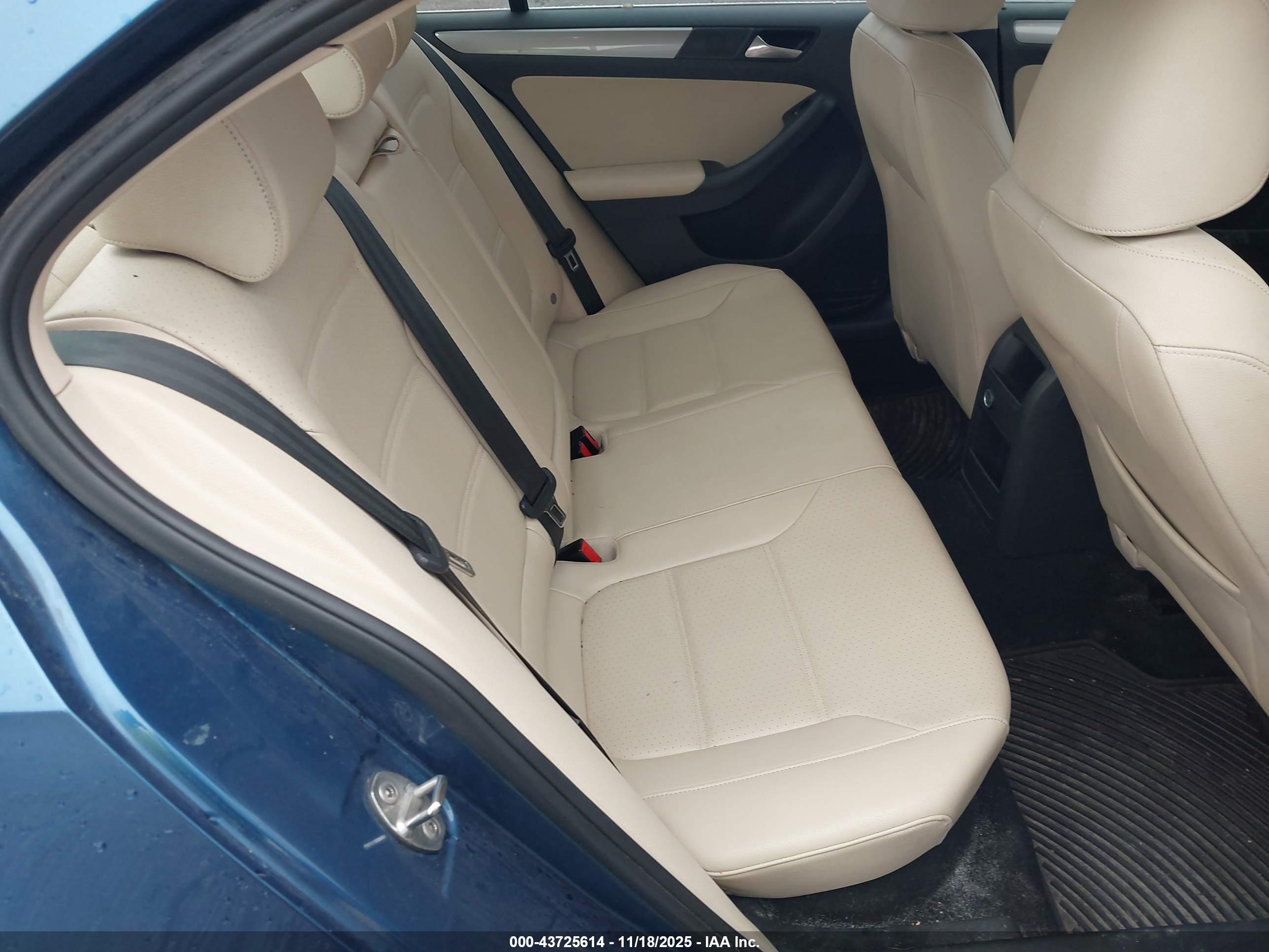 VOLKSWAGEN JETTA image 8