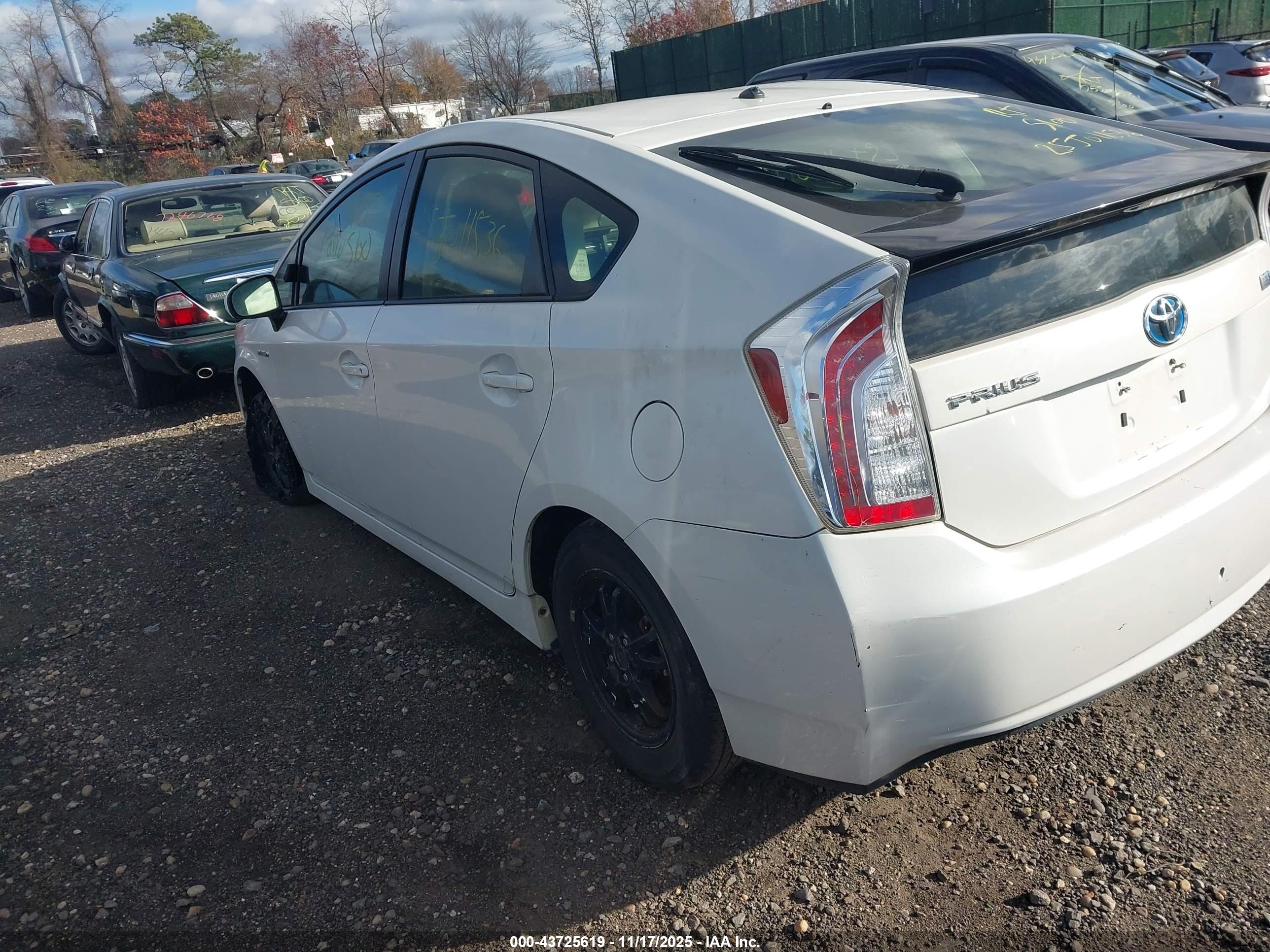 TOYOTA PRIUS image 3