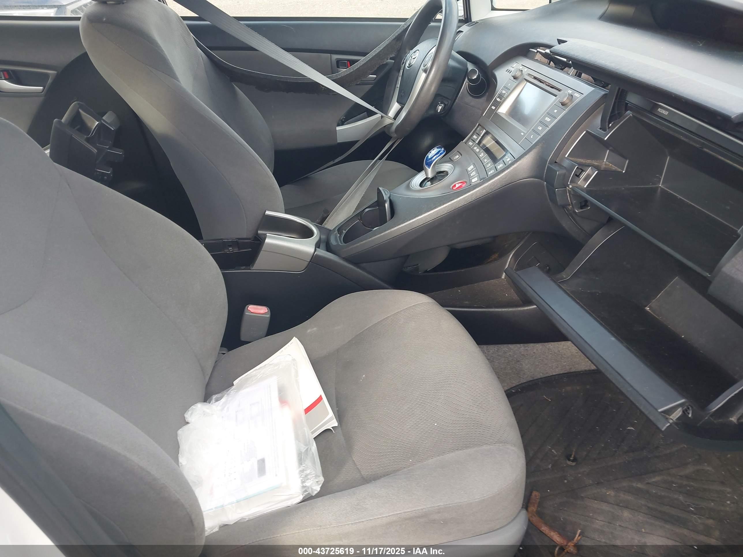 TOYOTA PRIUS image 5