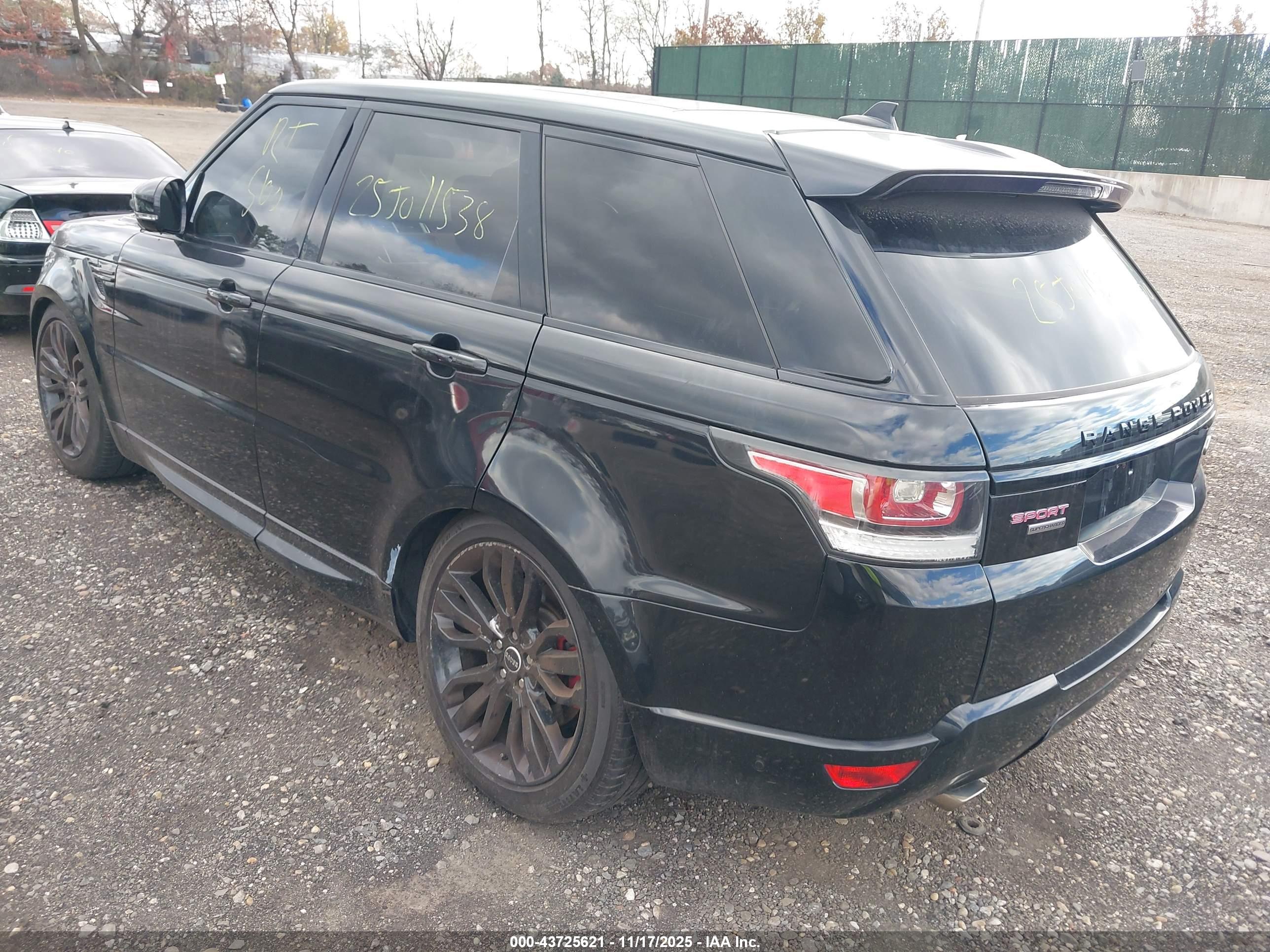 LAND ROVER image 3