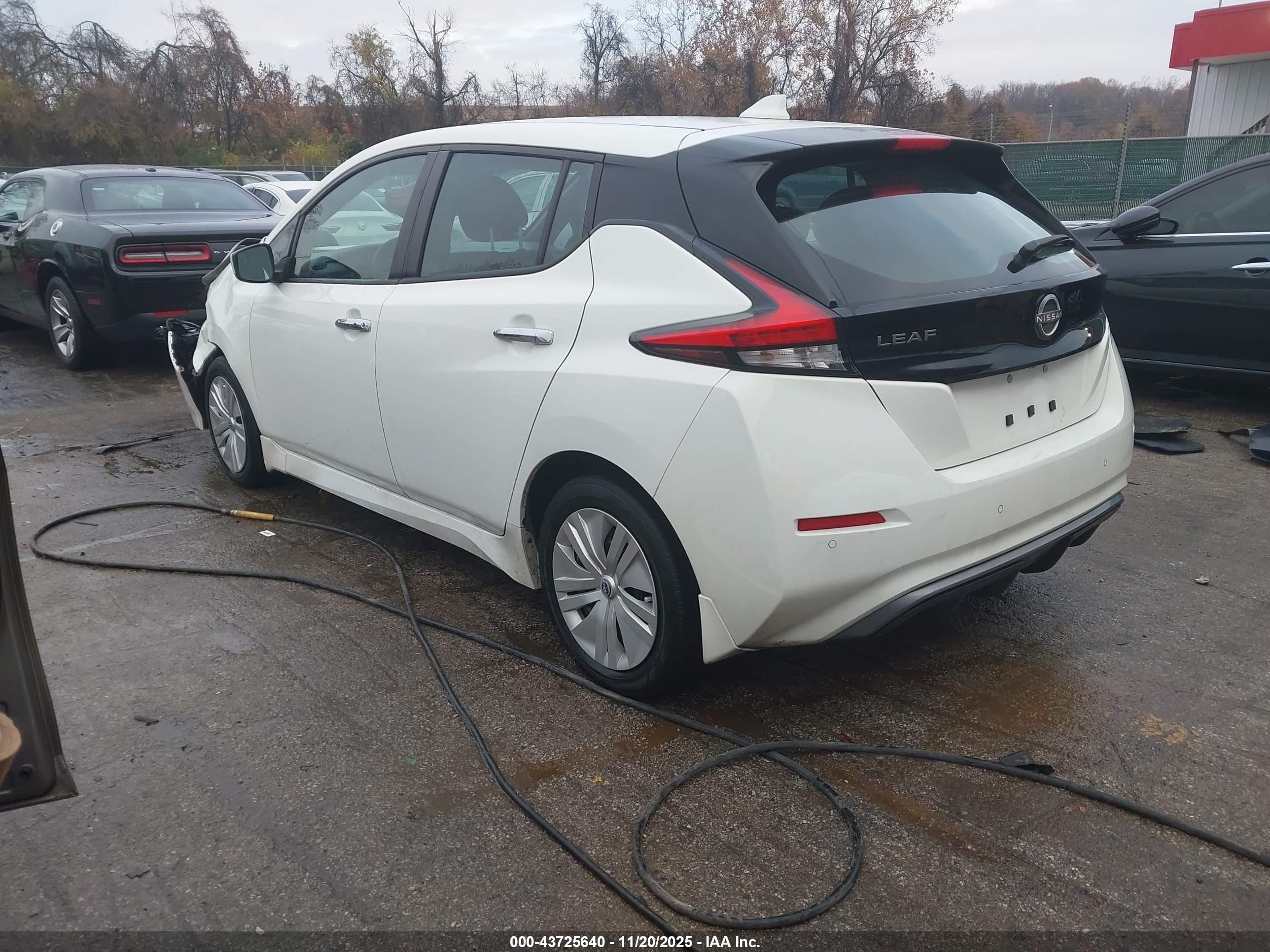 NISSAN LEAF image 3