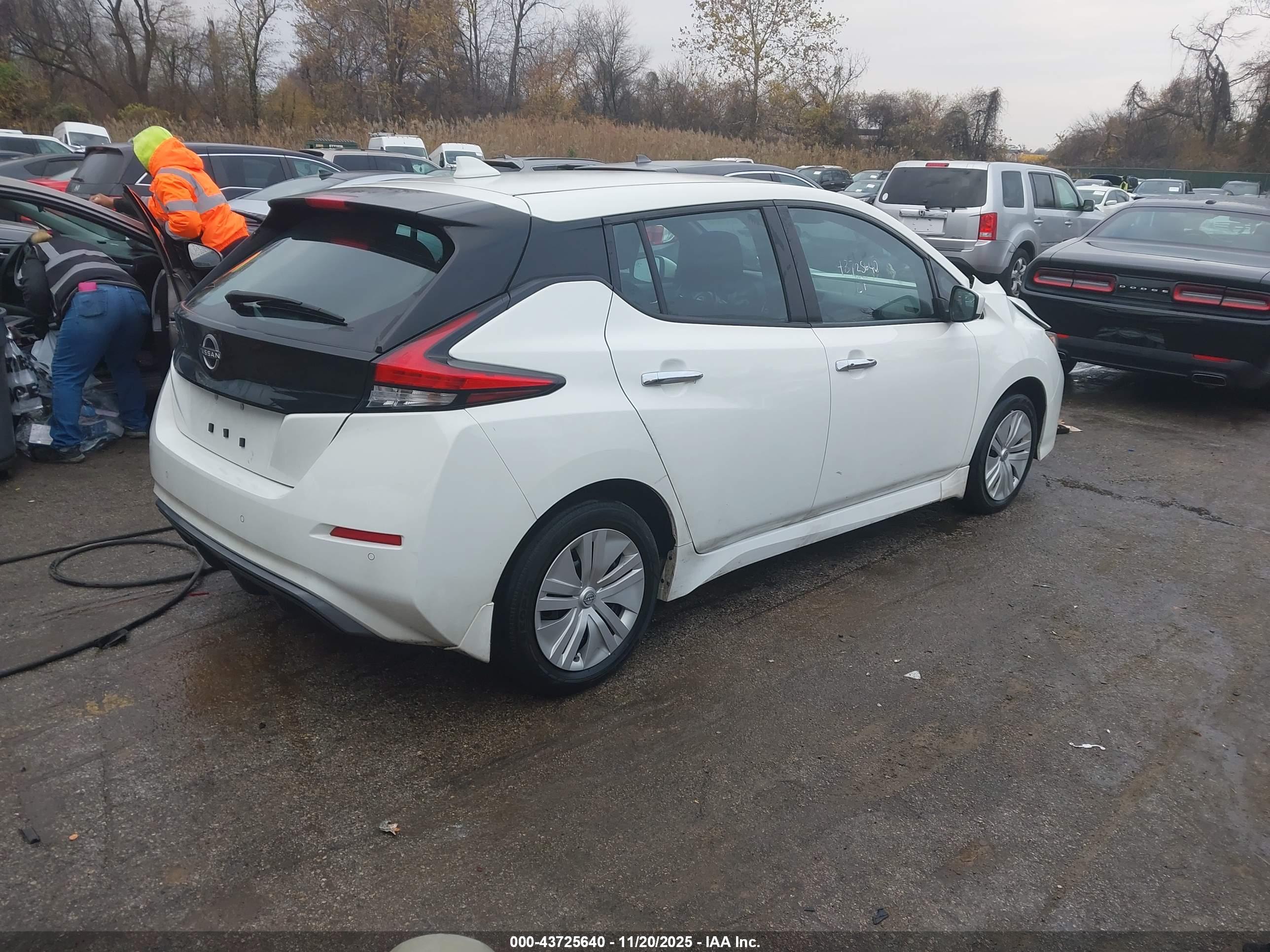 NISSAN LEAF image 4