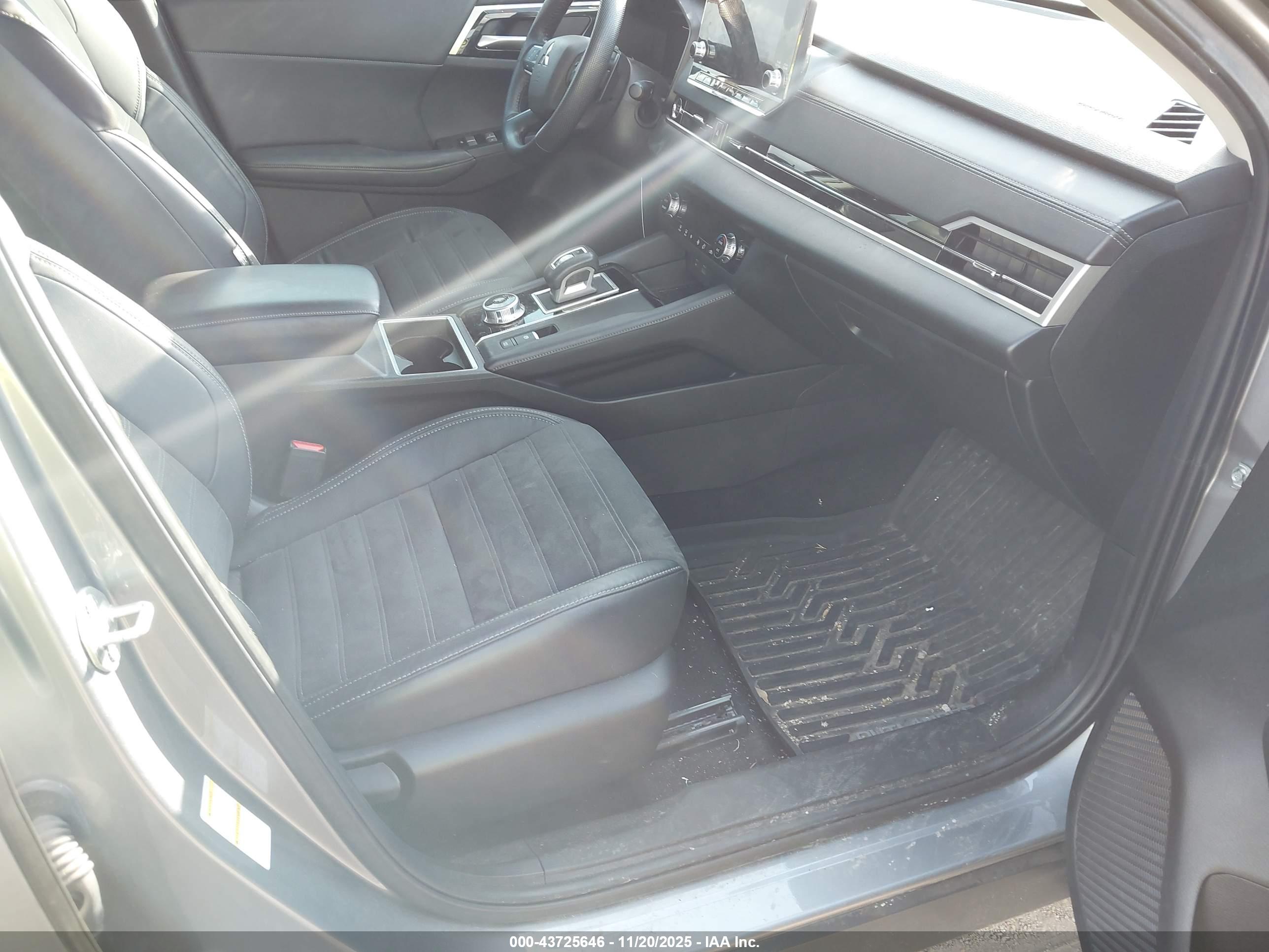 MITSUBISHI OUTLANDER image 5