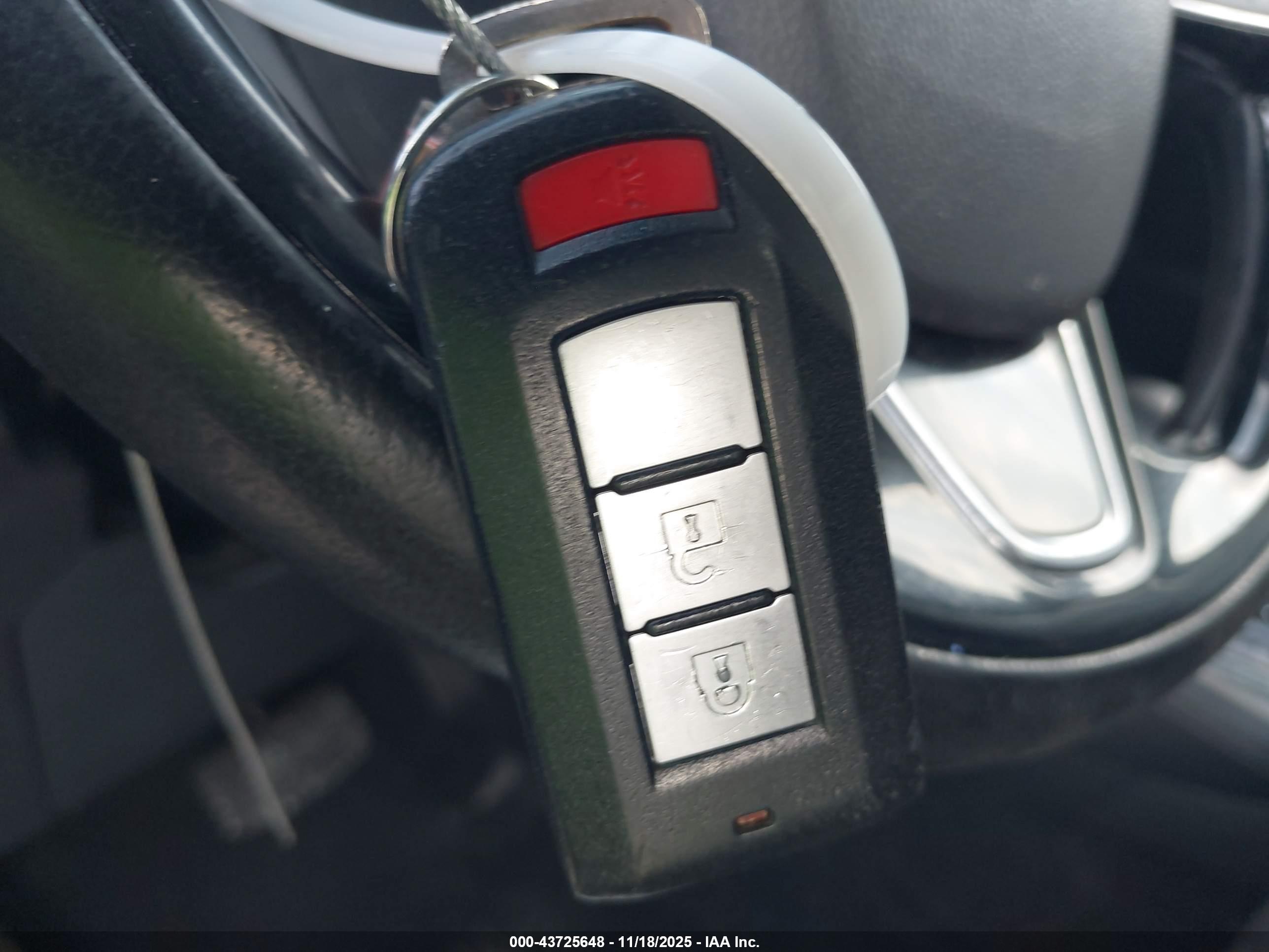 MITSUBISHI OUTLANDER image 11