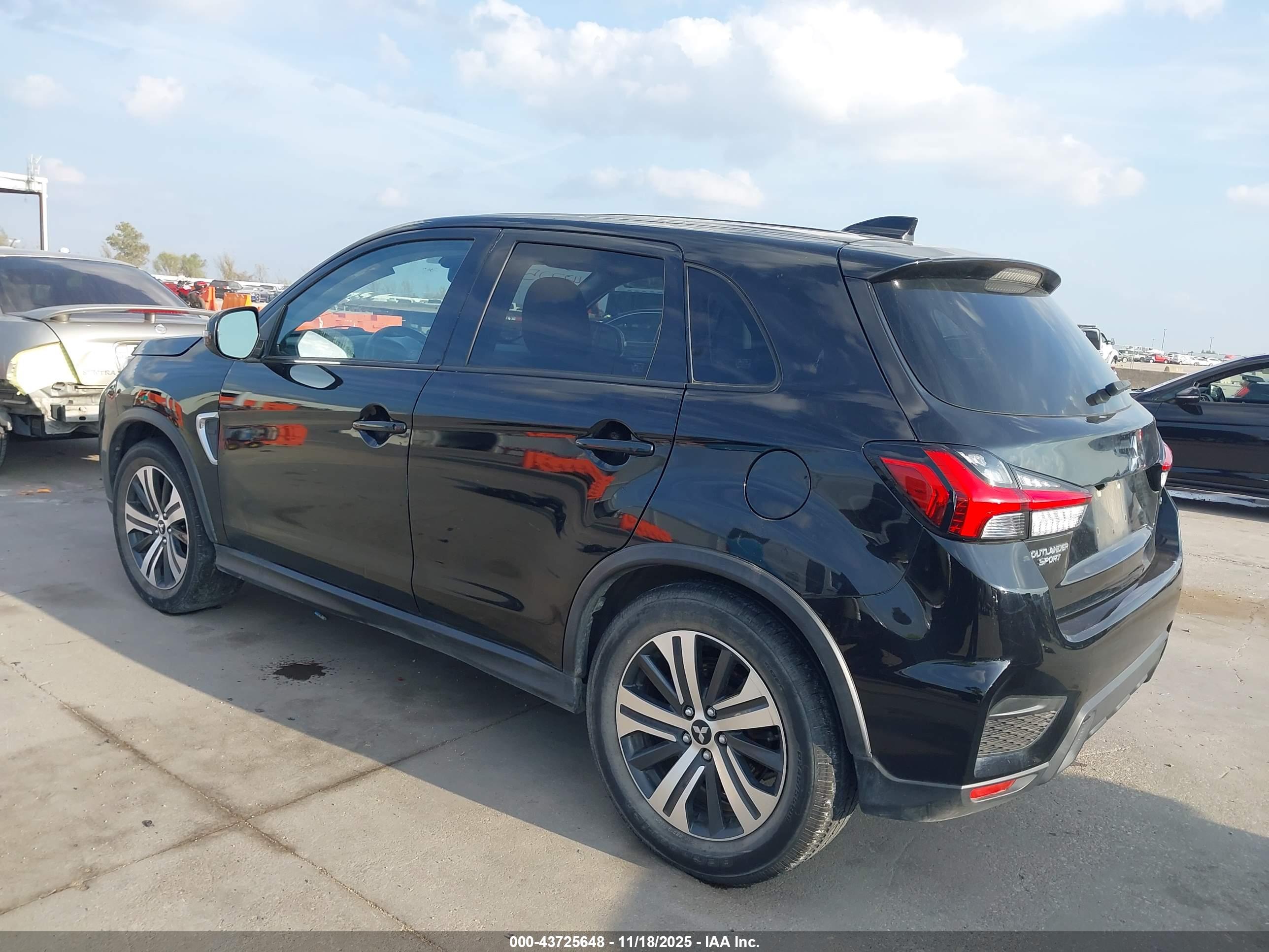 MITSUBISHI OUTLANDER image 3