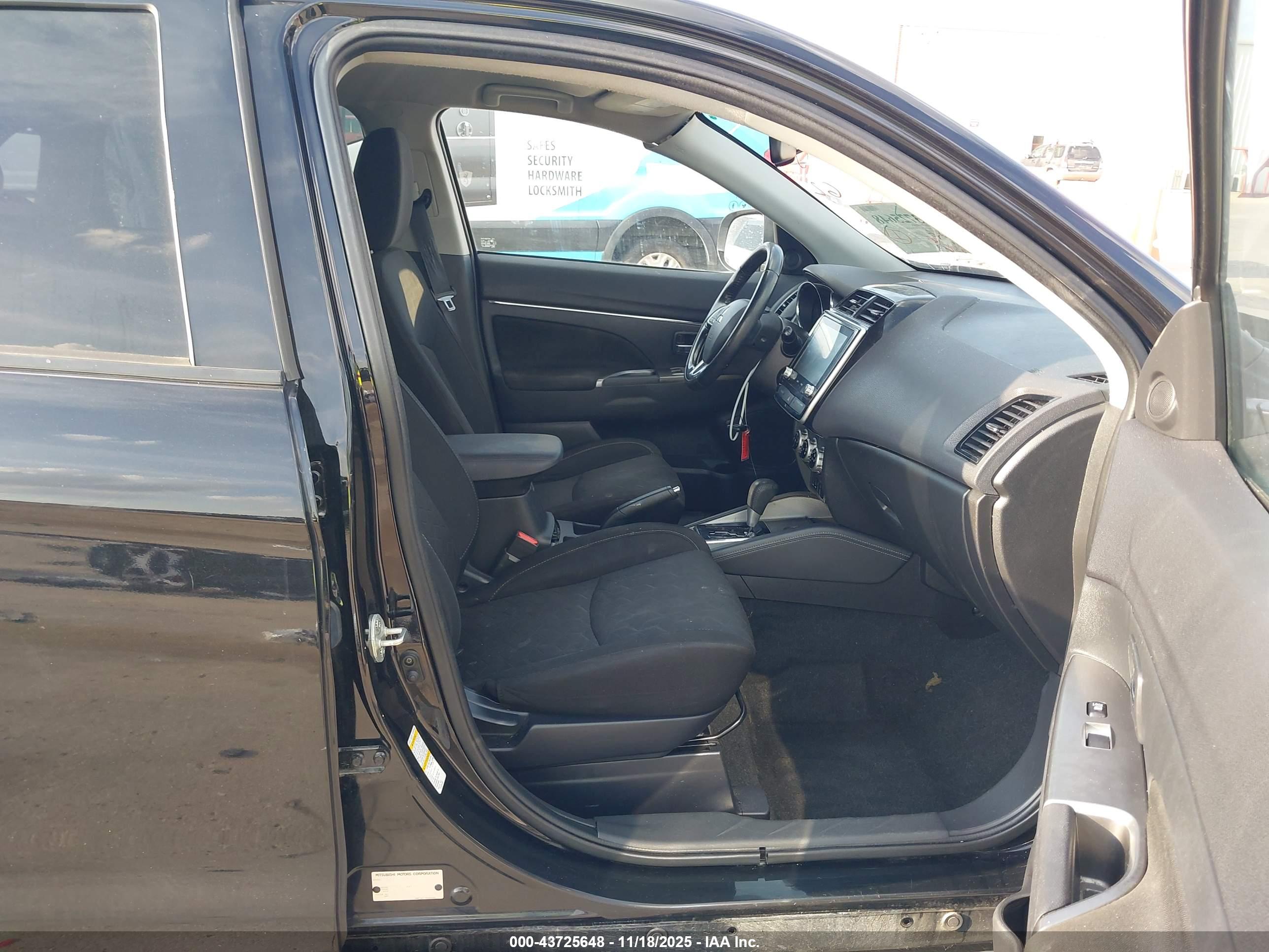 MITSUBISHI OUTLANDER image 5