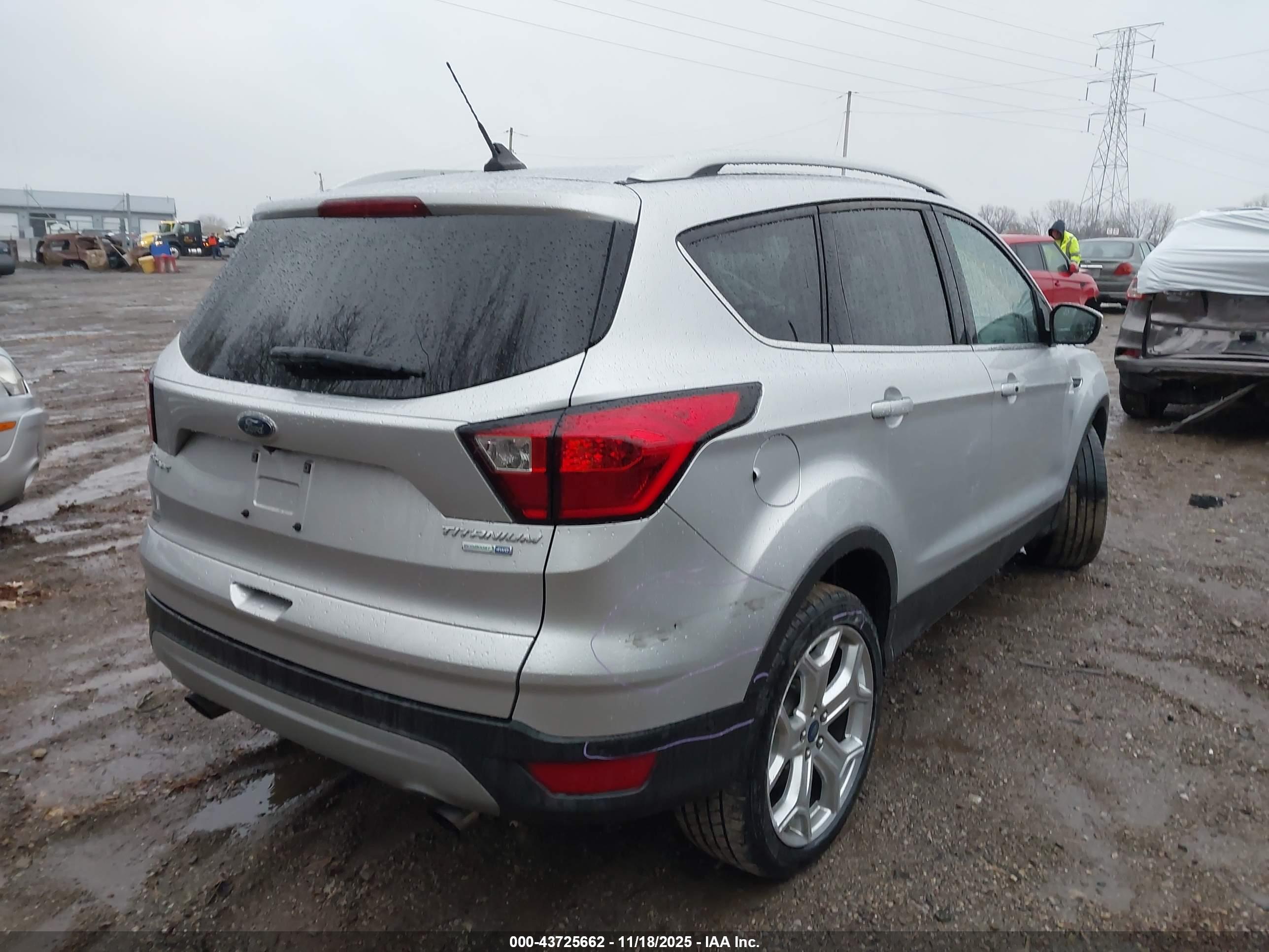 FORD ESCAPE image 4